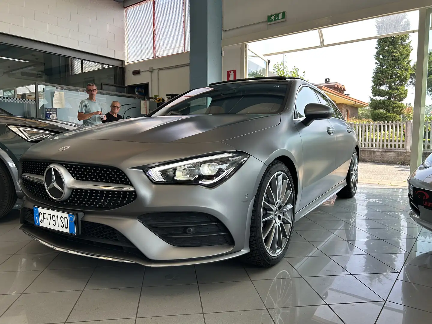 Mercedes-Benz CLA 180 CLA Shooting Brake 180 d Premium Grijs - 1