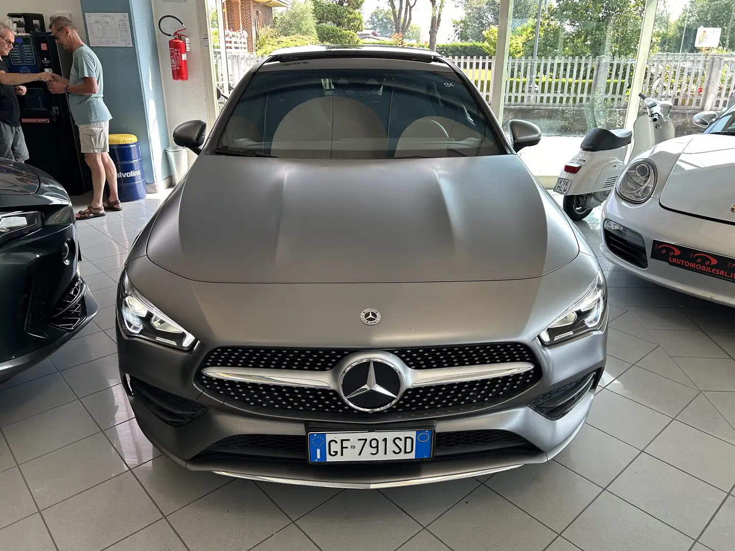 Mercedes-Benz CLA 180 CLA Shooting Brake 180 d Premium Grijs - 2