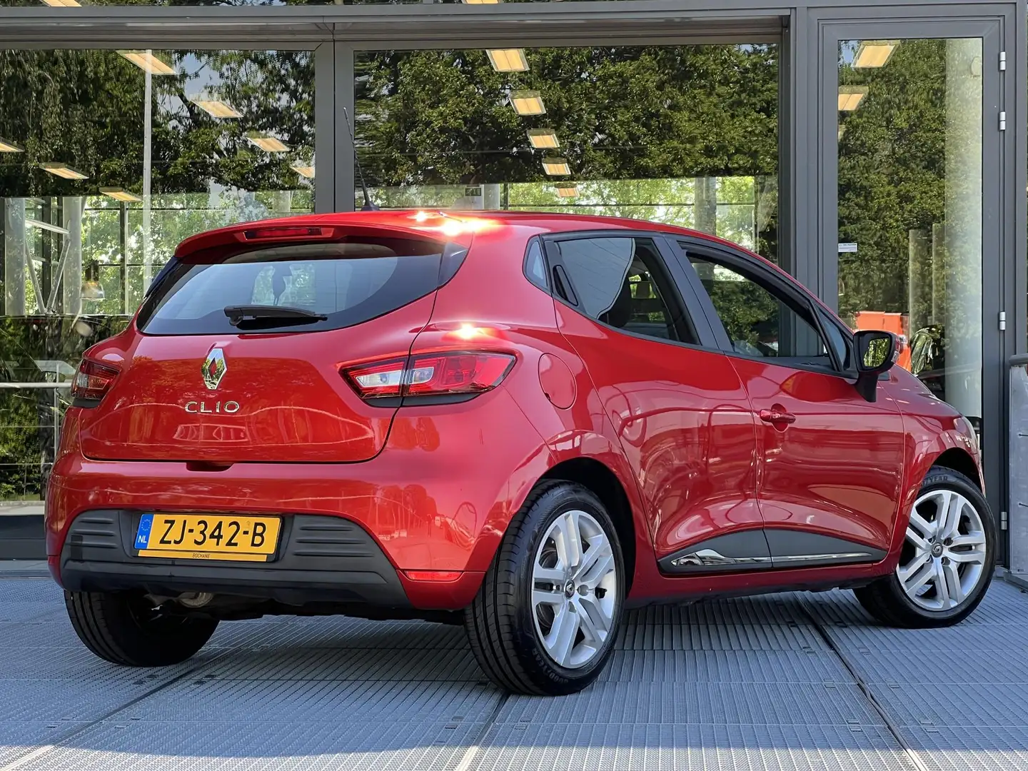 Renault Clio 0.9 TCe Zen | Navigatie | Bluetooth | Cruise Contr Rood - 2