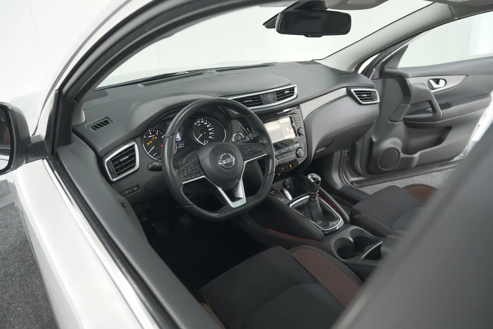 Nissan Qashqai DIG-T 140pk N-Motion | Trekhaak | 360 Camera | App Grigio - 2