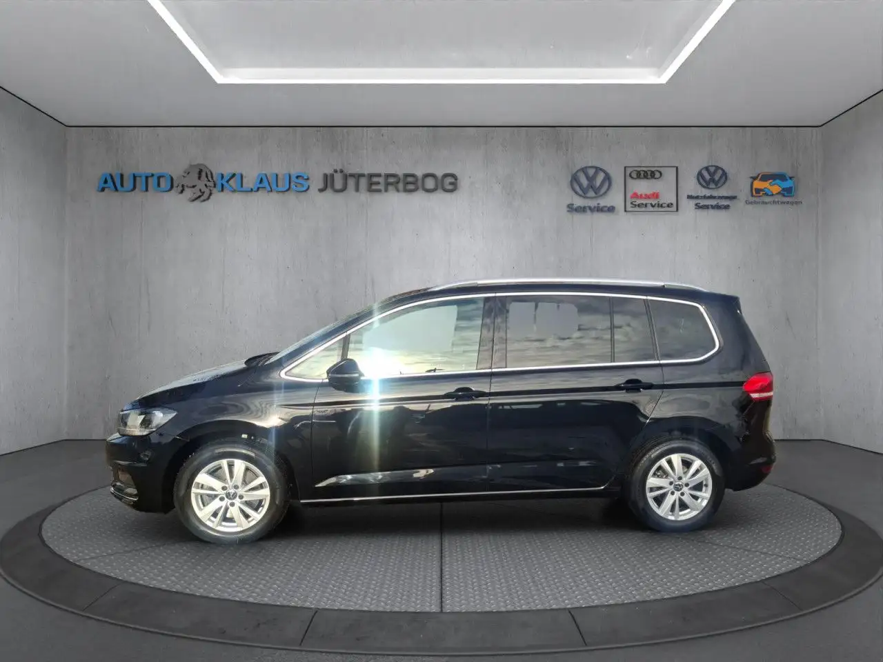 Volkswagen Touran Highline 1.5 TSI 7 Sitze - Navi LED Klima 3