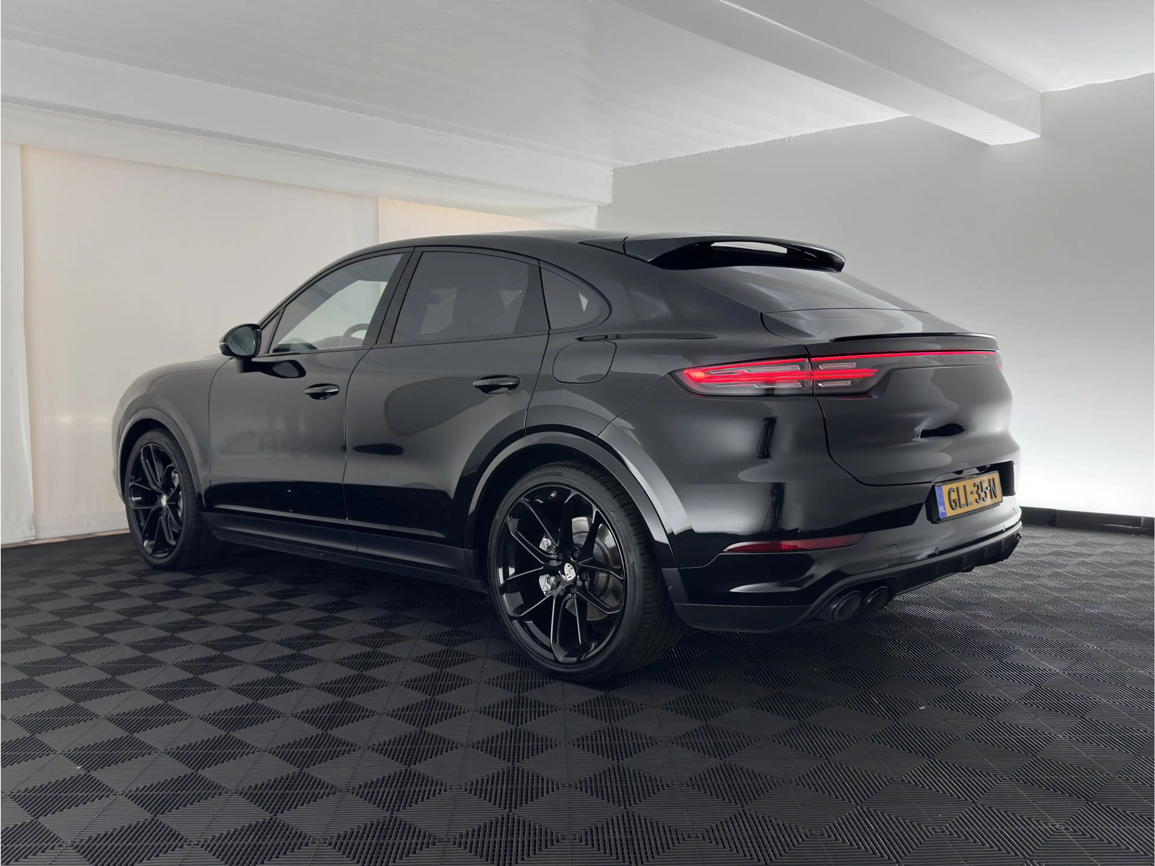 Porsche Cayenne Coupé 3.0 E-Hybrid Platinum Edition (Plug-In) {SoH — photo 4