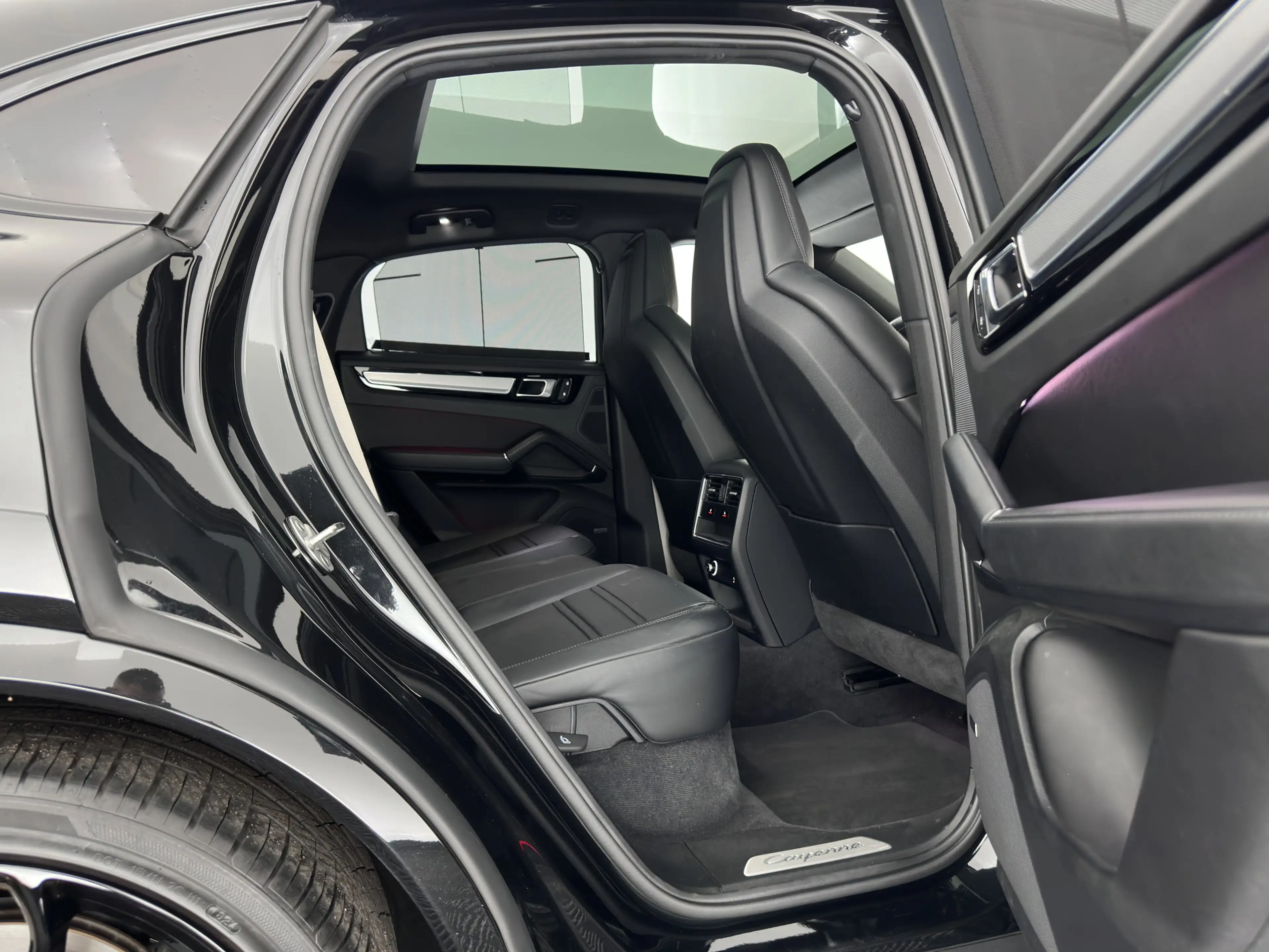 Porsche Cayenne Coupé 3.0 E-Hybrid Platinum Edition (Plug-In) {SoH — photo 13