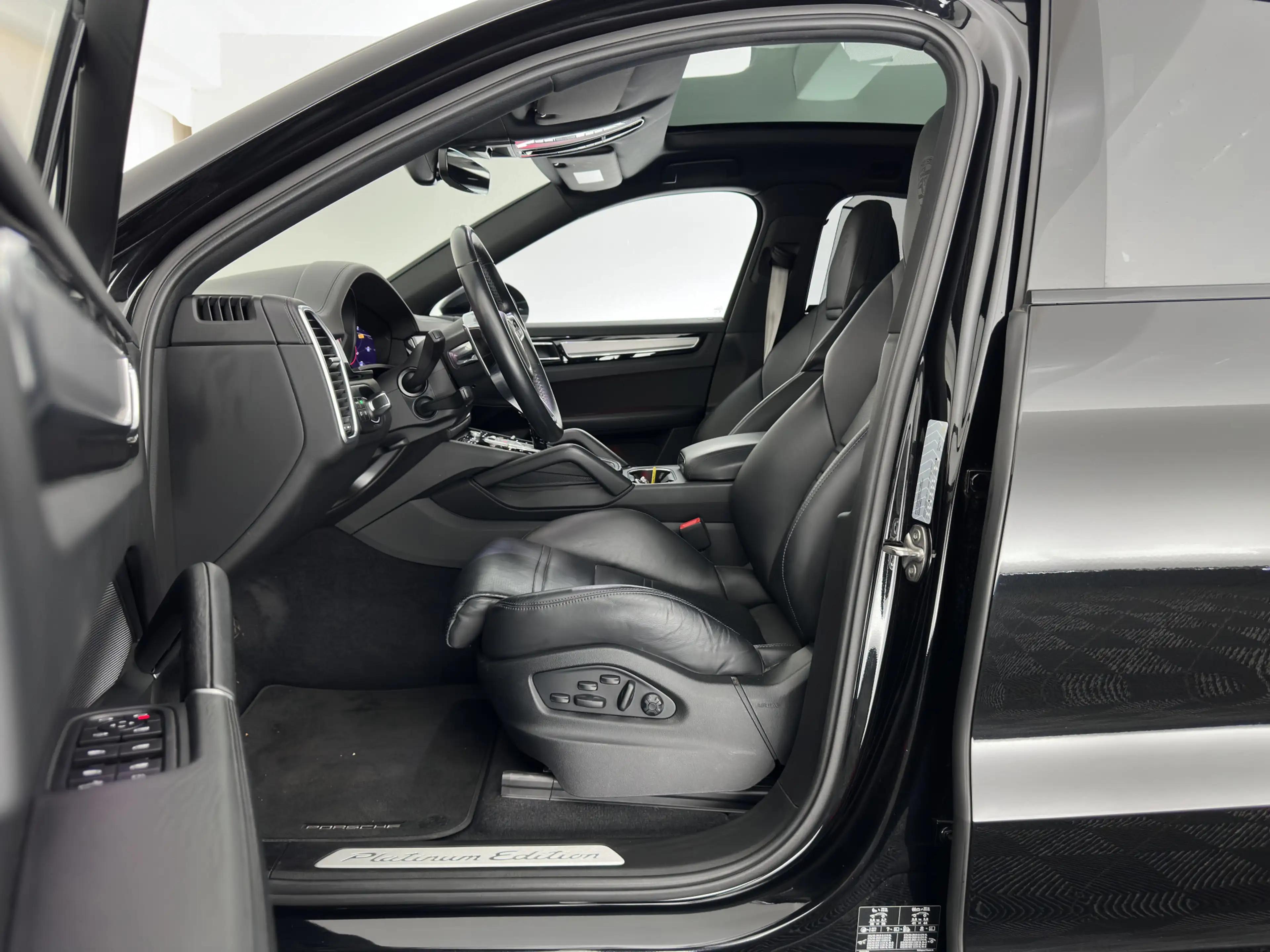 Porsche Cayenne Coupé 3.0 E-Hybrid Platinum Edition (Plug-In) {SoH — photo 10