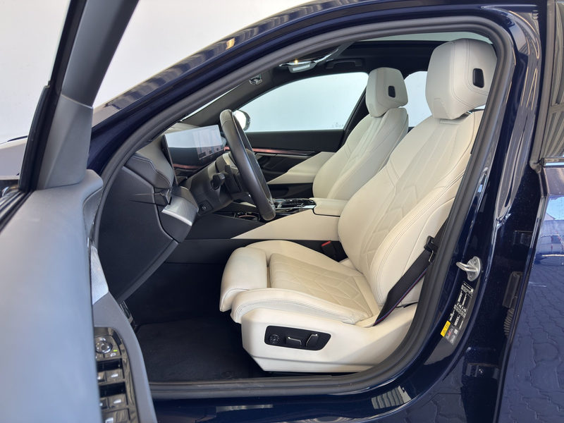 BMW 550 e xDrive Lim. M Sport LiveCock.LED.AHK.ParkAs — photo 8