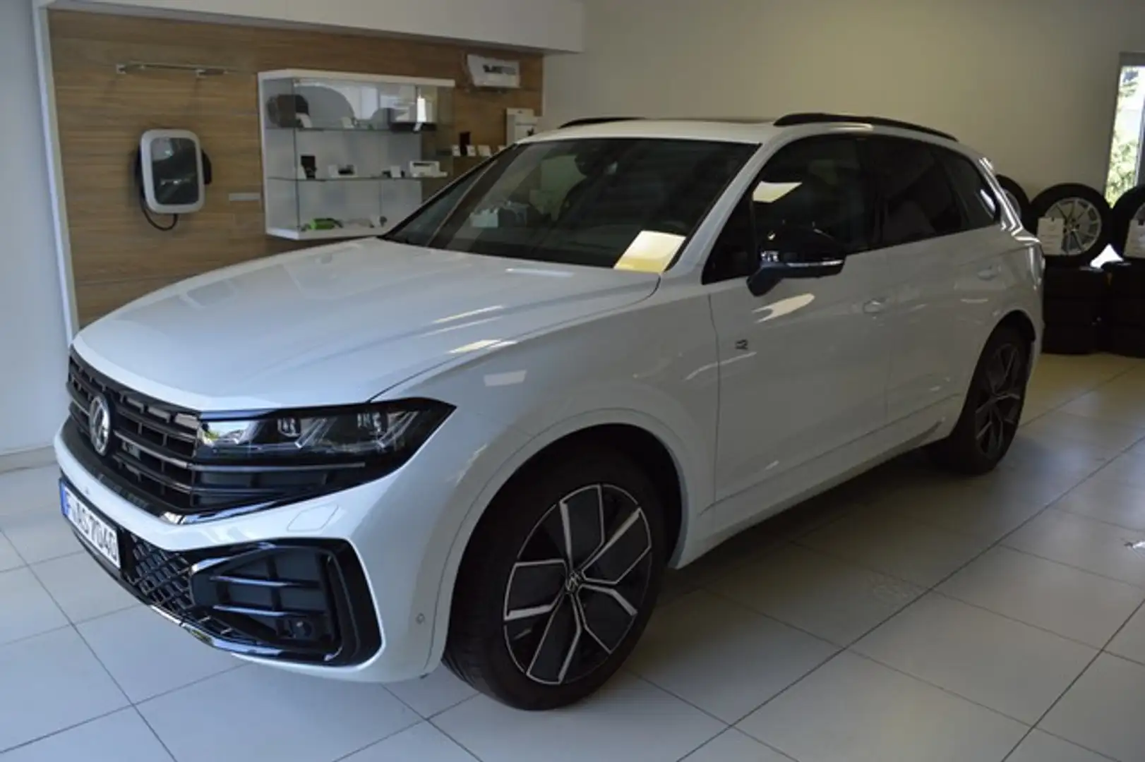 Volkswagen Touareg R-Line 3.0 V6 TDI Black Style AHK Pano Белый - 1