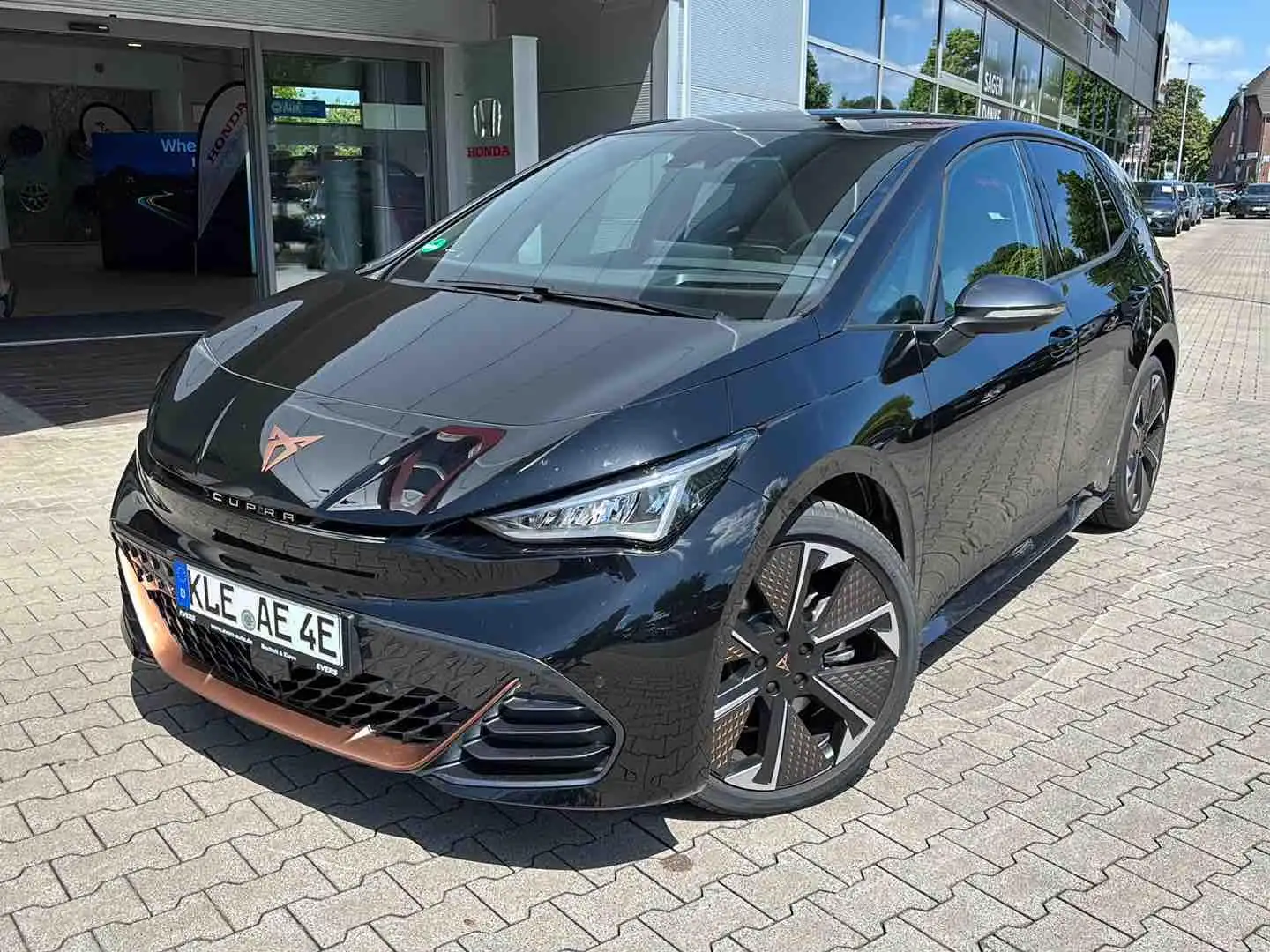 CUPRA Born 240 kW VZ 79kWh CUP PANO WÄRMEP. Negro - 2