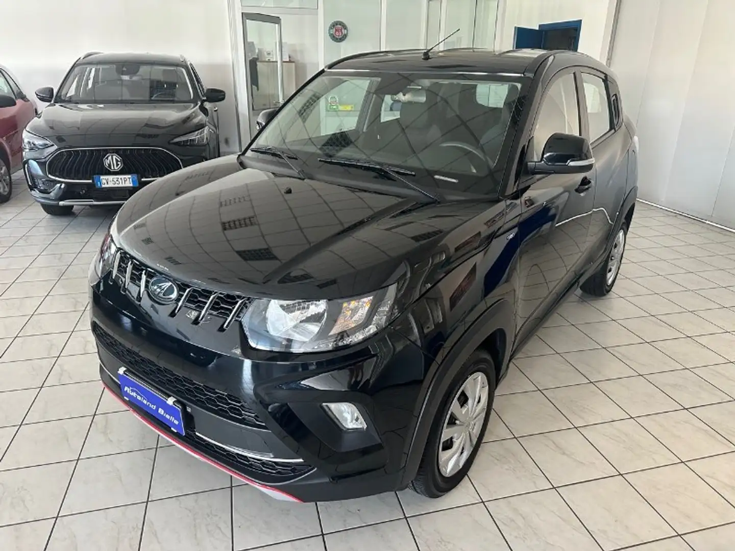 Mahindra KUV100 KUV100 1.2 VVT K6+ Noir - 1