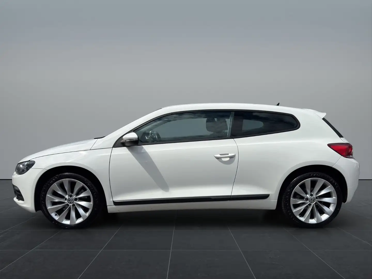 Volkswagen Scirocco 2.0 TDI*PDC*XENON* Wit - 2