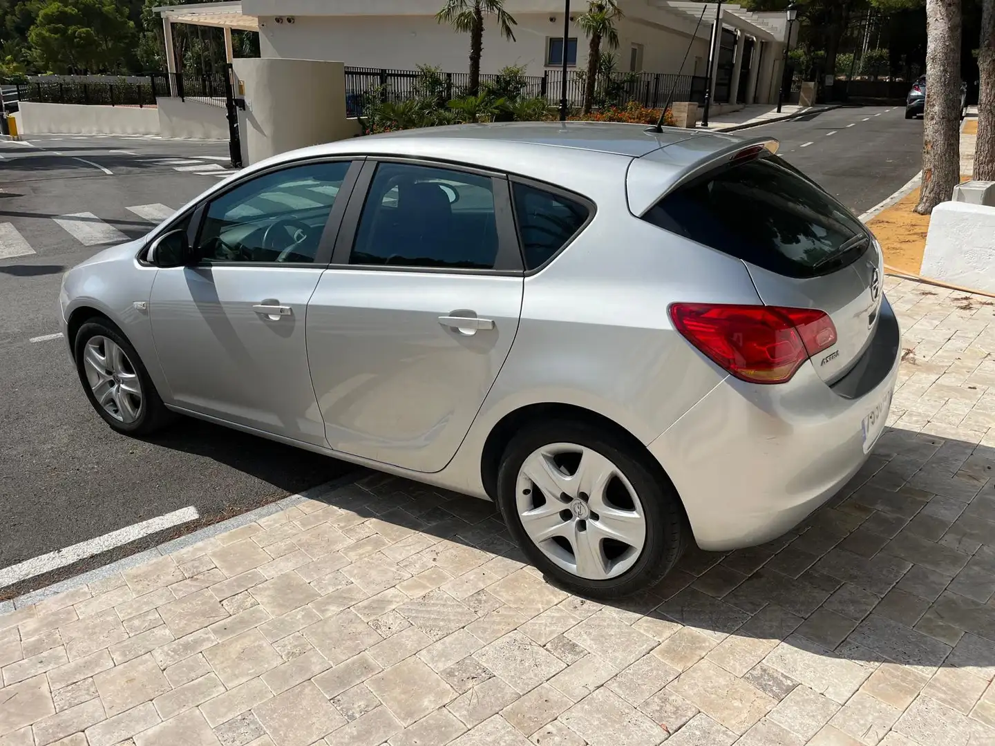 Opel Astra Sedán 1.7CDTi Edition 110cv - 1