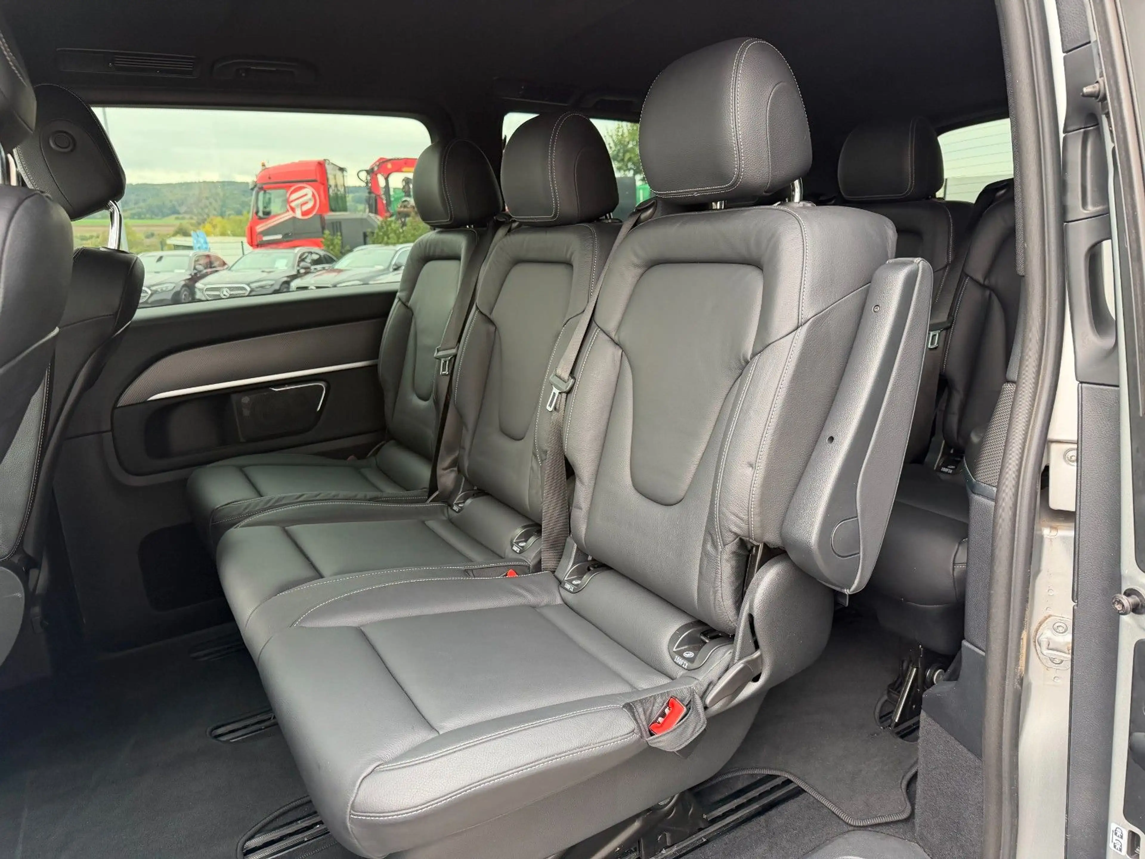 Mercedes-Benz V 250 d AVANTGARDE ED AMG DISTRONIC Sitzklima — photo 9