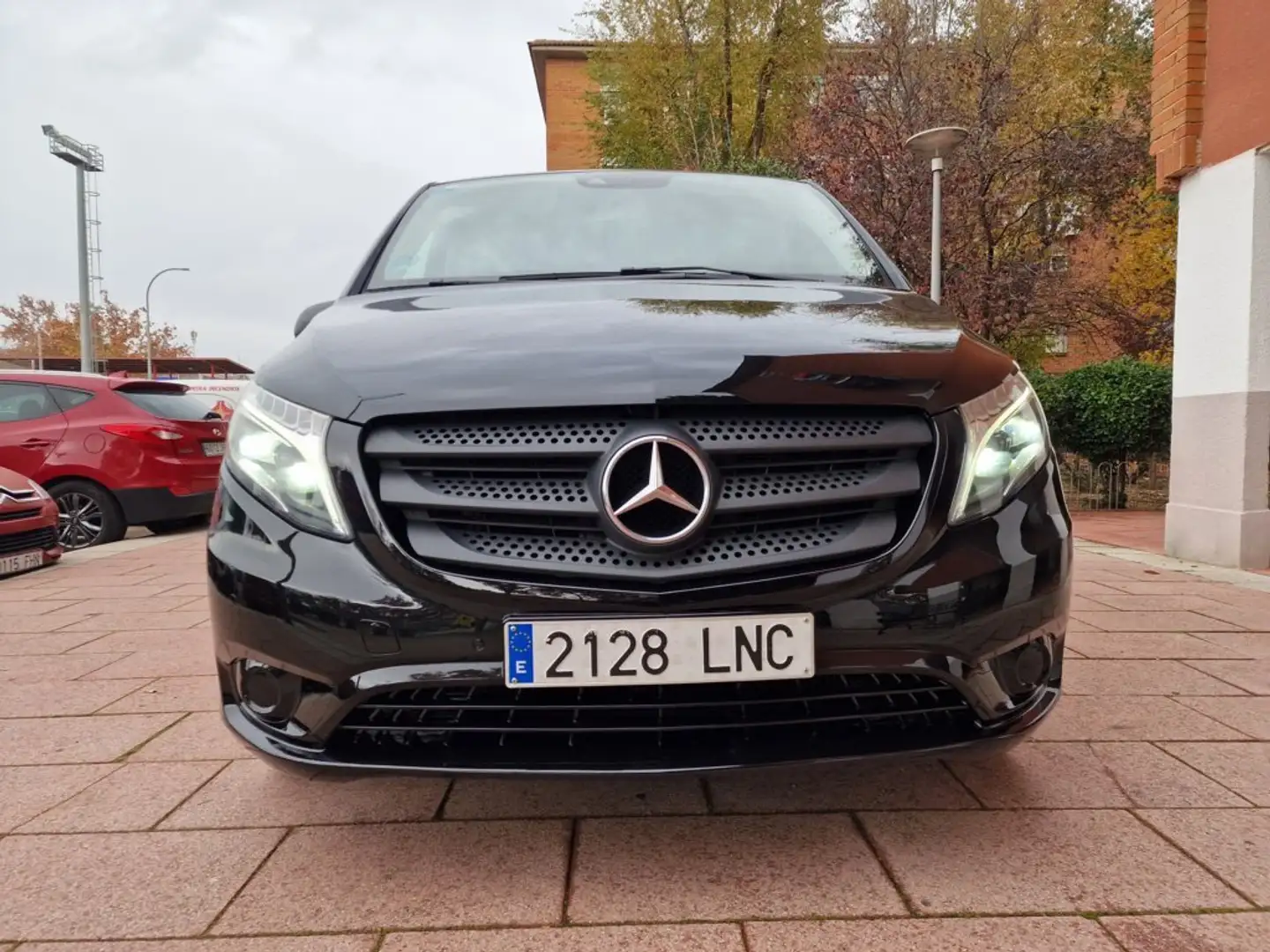 Mercedes-Benz Vito Tourer 116 CDI Pro 2020 Larga 9G-Tronic Zwart - 2