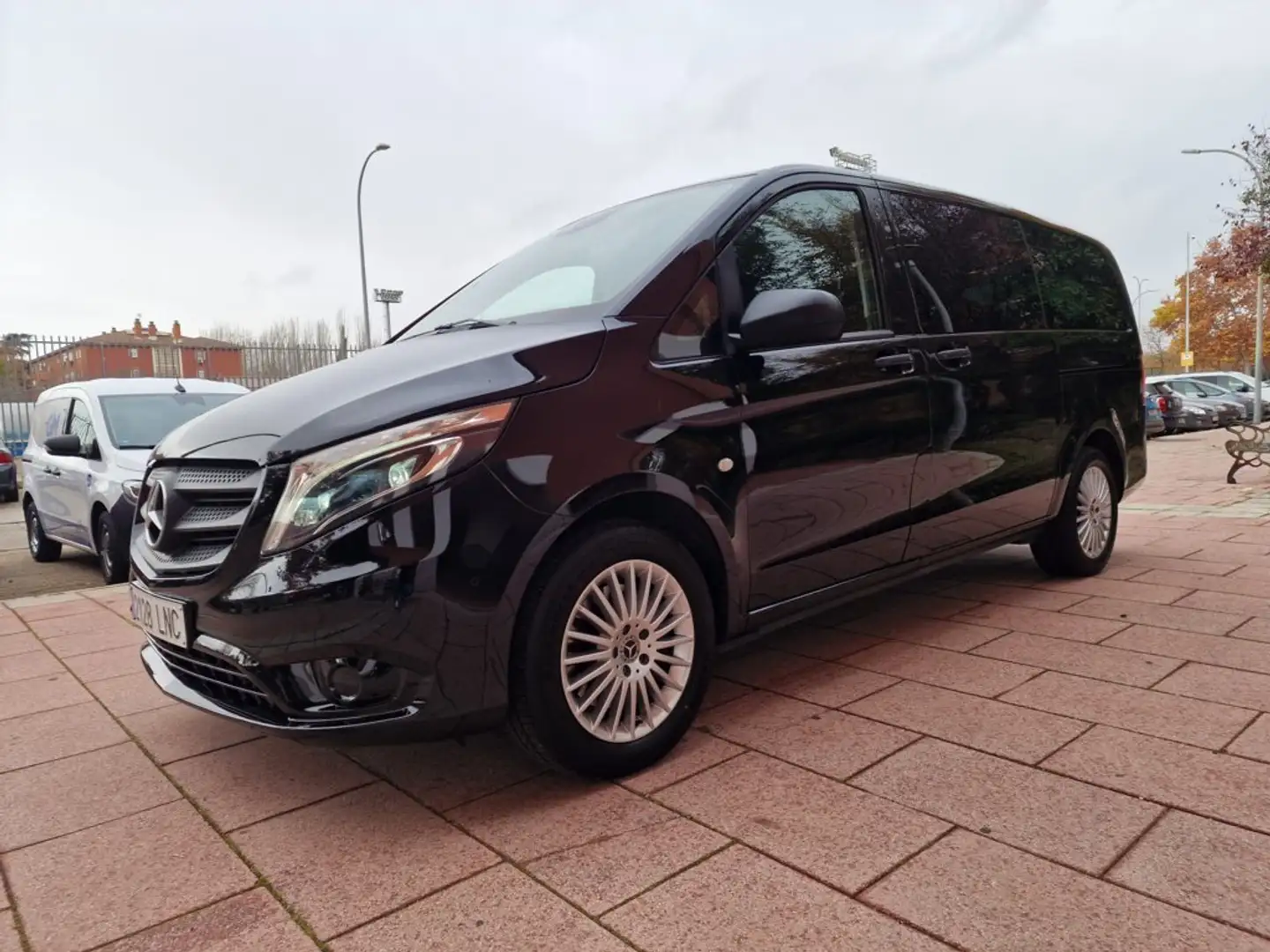 Mercedes-Benz Vito Tourer 116 CDI Pro 2020 Larga 9G-Tronic Zwart - 1