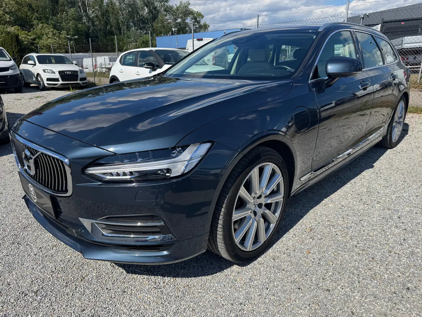 Volvo V90 Inscription Plug-In Hybrid AWD Blau - 1