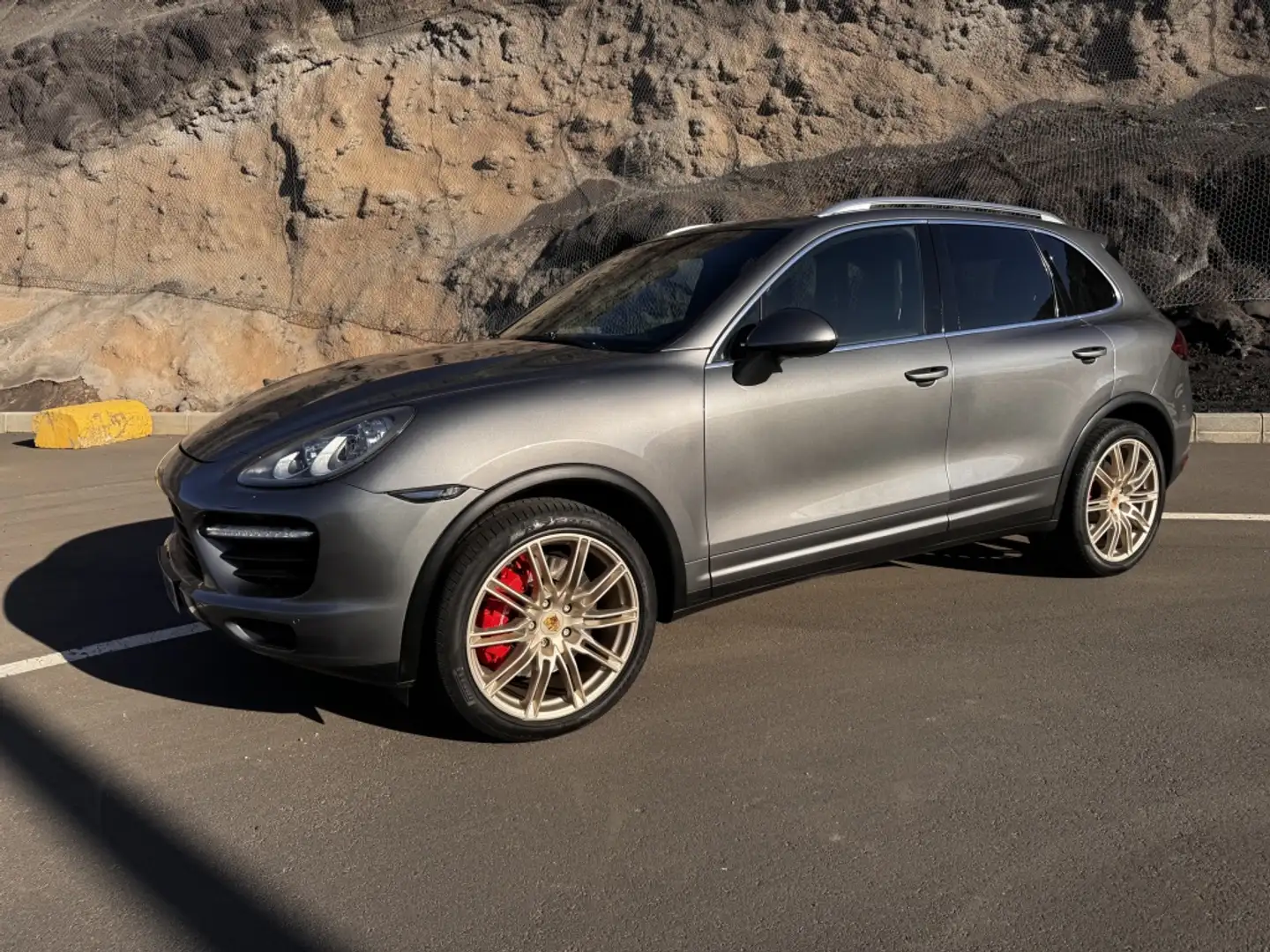 Porsche Cayenne Turbo Aut. Gris - 2