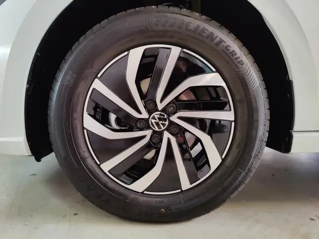 Volkswagen Polo view 30