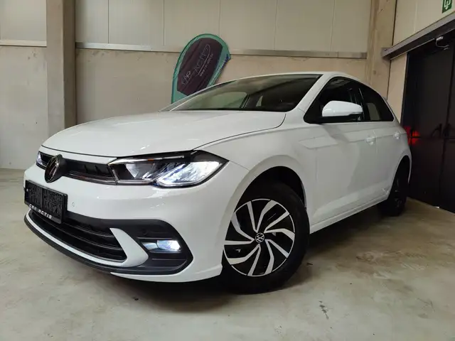 Volkswagen Polo view 3