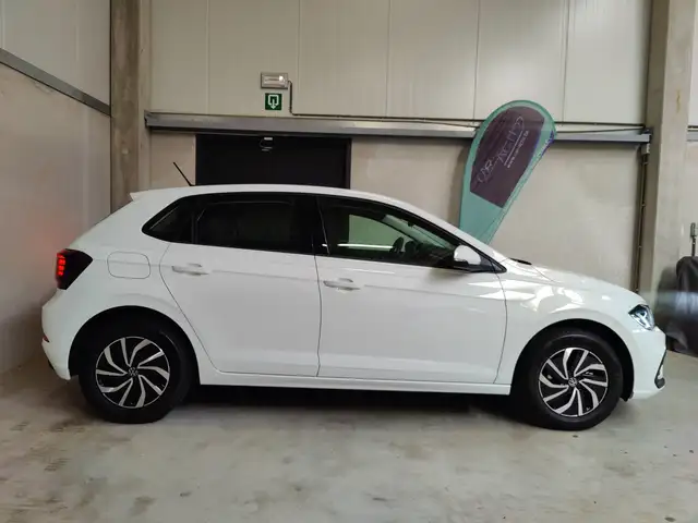 Volkswagen Polo view 4