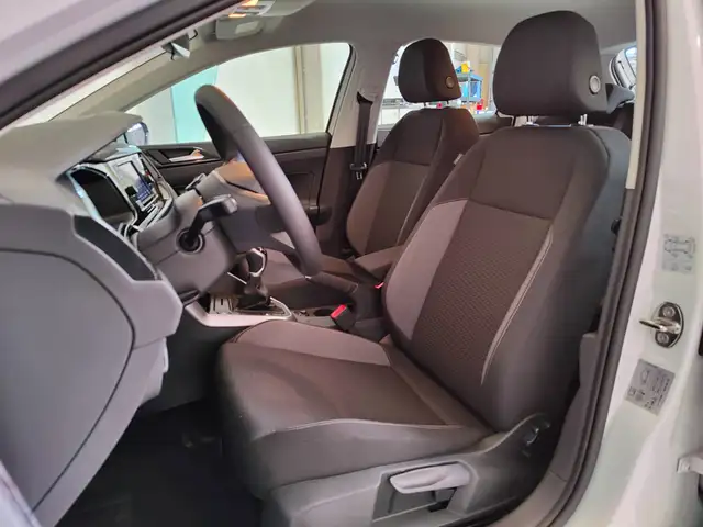 Volkswagen Polo view 8
