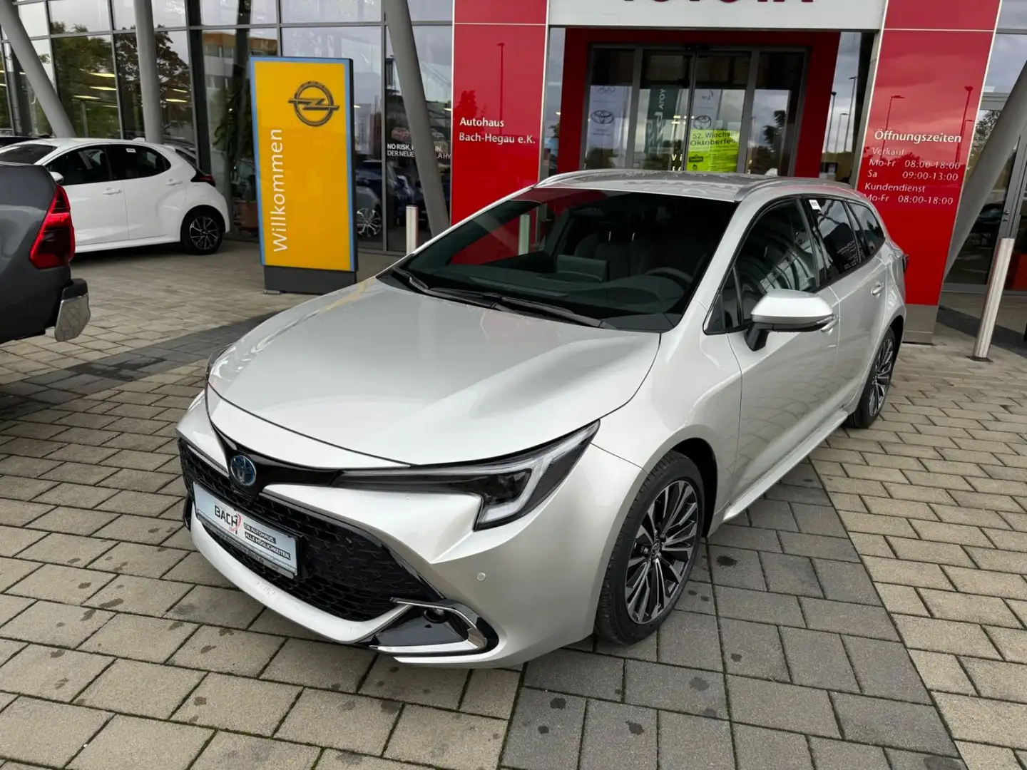 Toyota Corolla Touring Sports 2.0 Hybrid Team D*AKTION* Silber - 1