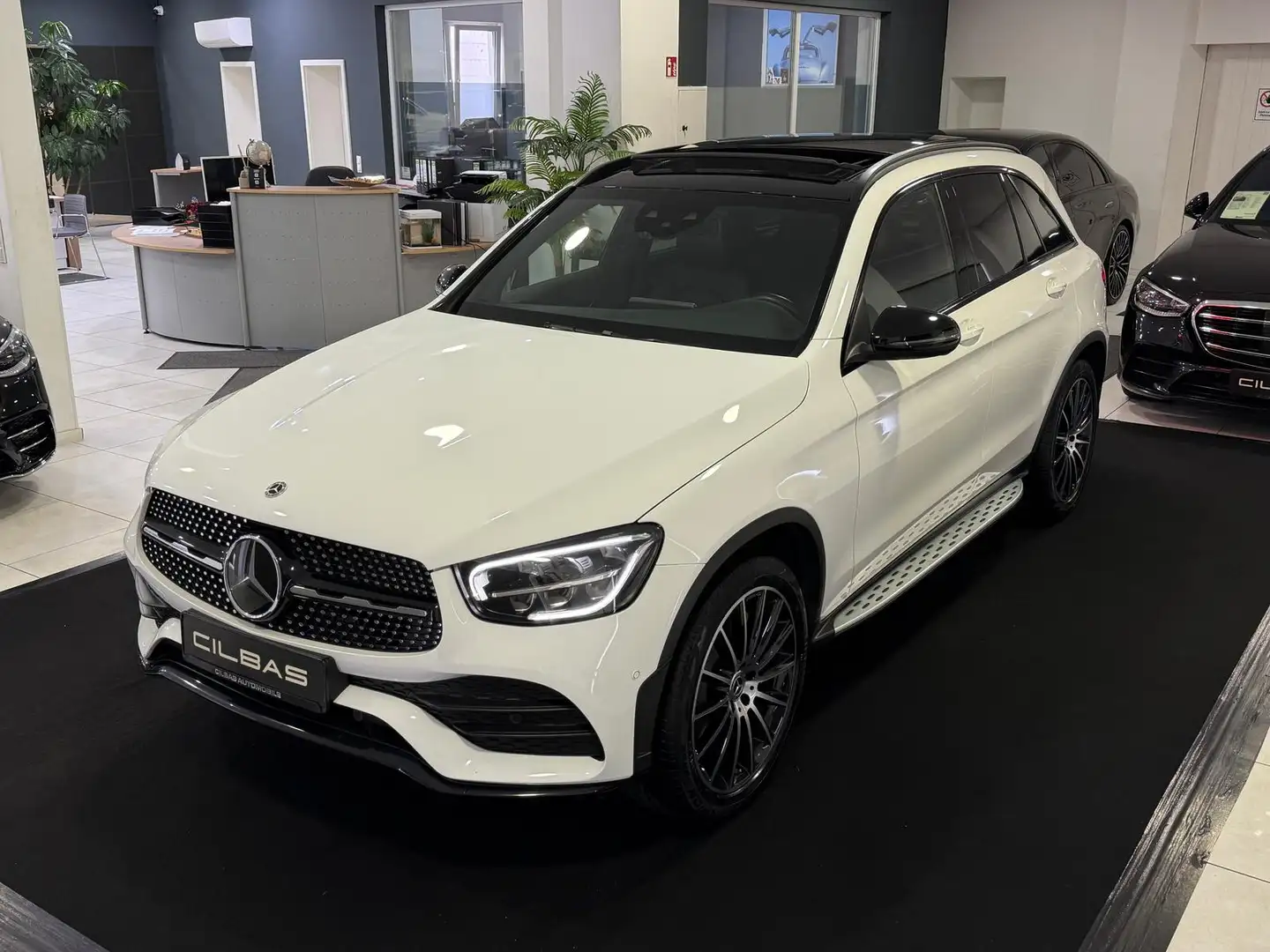 Mercedes-Benz GLC 200 4M AMG-LINE*PANO*DIGITAL TACHO*LED*20ZOL Blanc - 1