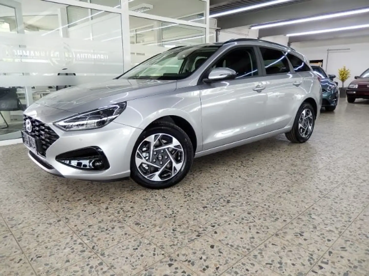 Hyundai i30 CW 1.5 GDI ''Family''/LED/Navi/Cam/Sitzhzg/5 Silber - 2