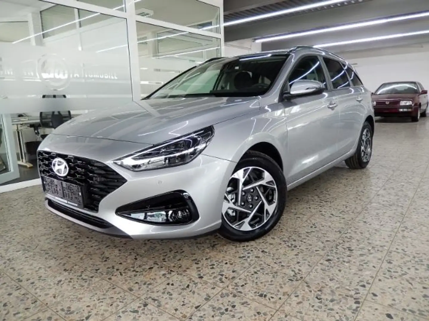 Hyundai i30 CW 1.5 GDI ''Family''/LED/Navi/Cam/Sitzhzg/5 Silber - 1