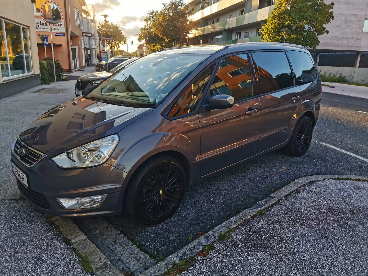 Ford Galaxy Ford Galaxy 2.0 TDCi Automatik 140 PS-Neue Reifen - 1