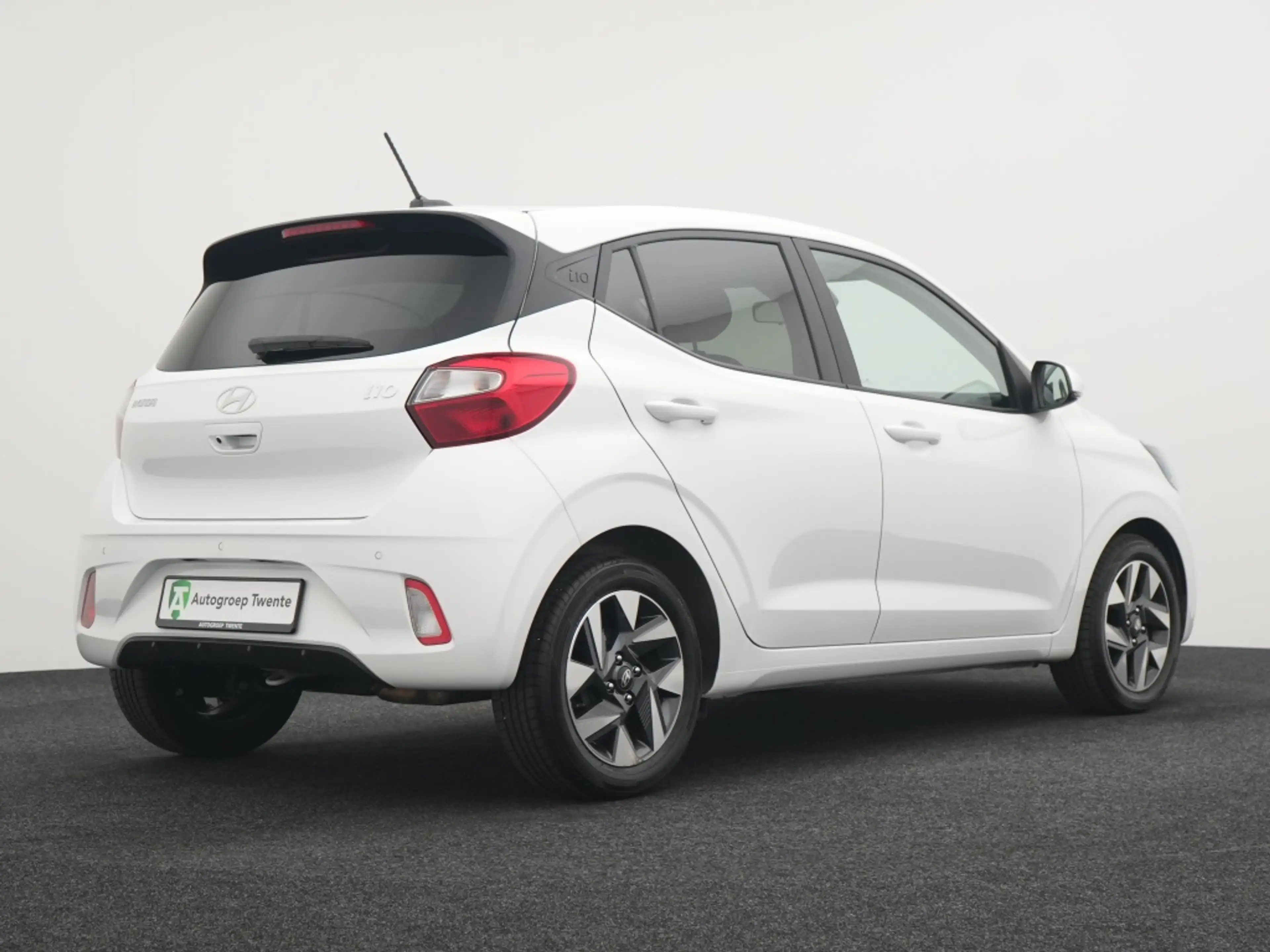 Hyundai i10 1.0 Comfort 5-zits Automaat | 15 inch LM | Private — photo 2