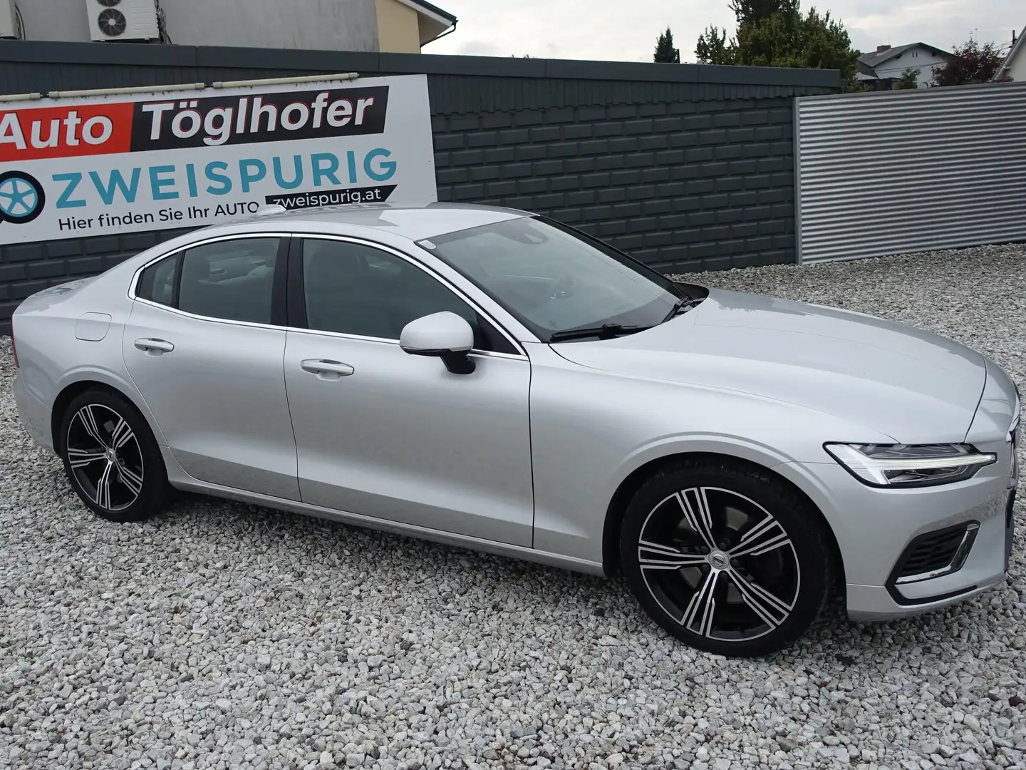Volvo S60 T8 Inscription Recharge Plug-In Hybrid AWD,1Besitz Серый - 2