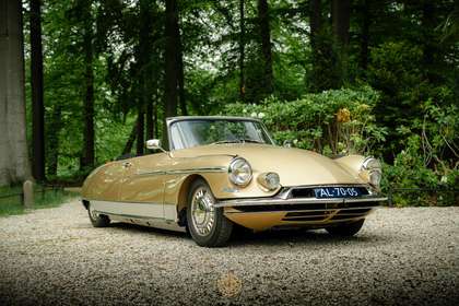 Citroen DS Chapron Le Caddy / 1 of 3
