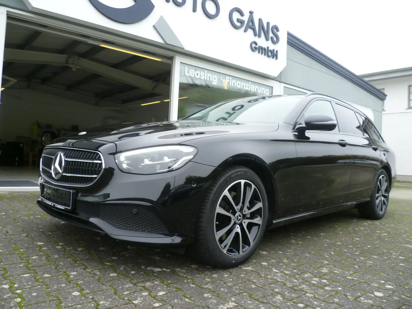 Mercedes-Benz E 220 E 220 d 4Matic AvantgardeMBUXHigh-End-Paket Nightp Schwarz - 2