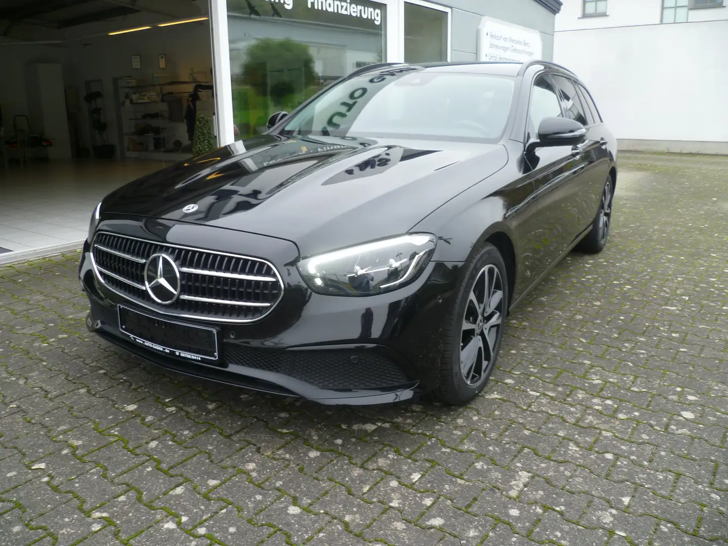 Mercedes-Benz E 220 E 220 d 4Matic AvantgardeMBUXHigh-End-Paket Nightp Schwarz - 1