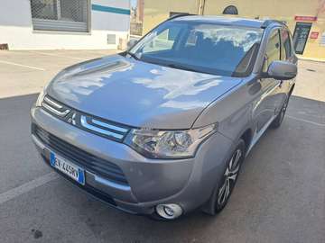 Outlander III 2013 2.2 di d cleartec Intense