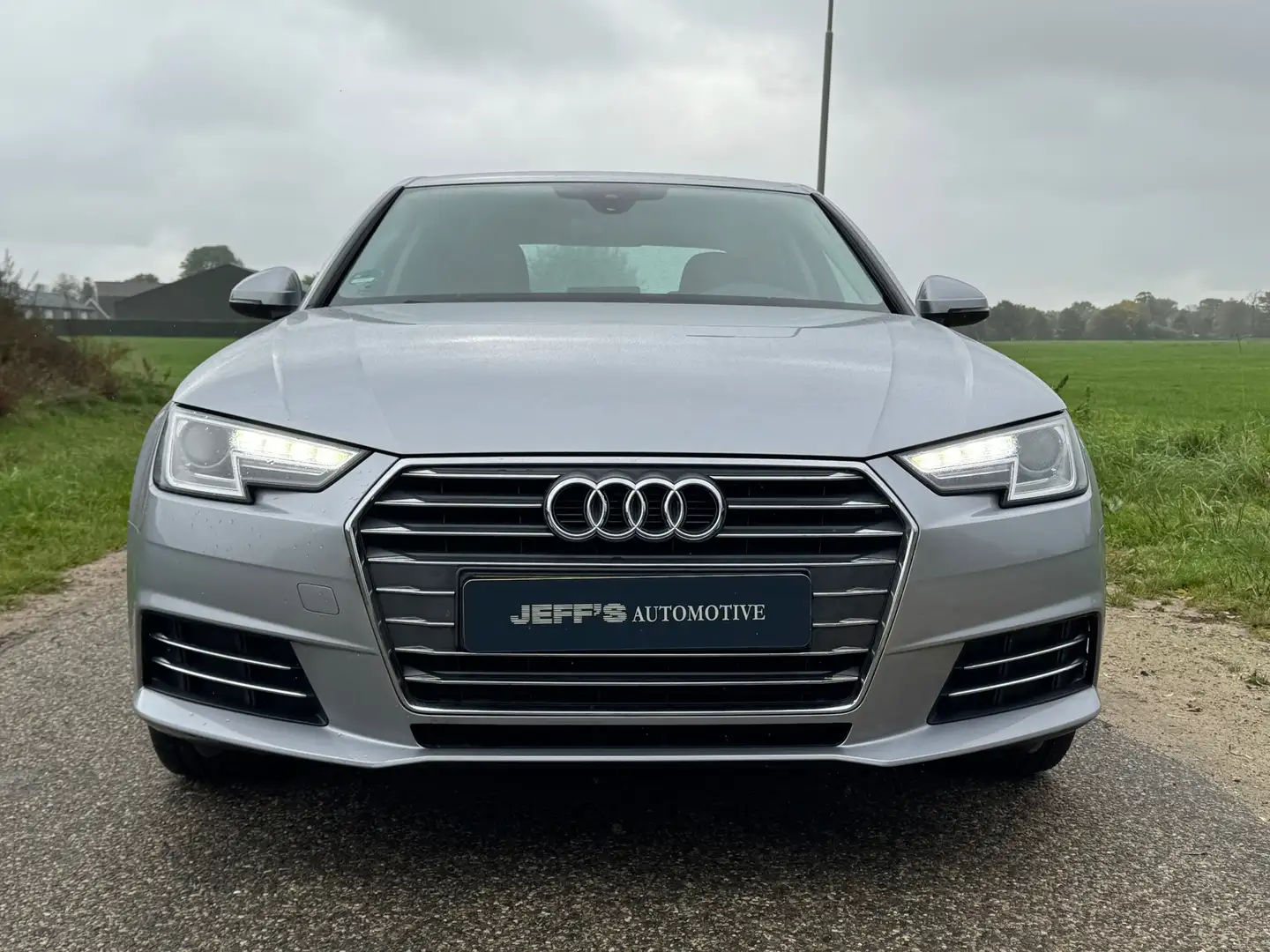 Audi A4 Limousine 2.0 TFSI ultra Sport Pro Line Gris - 1