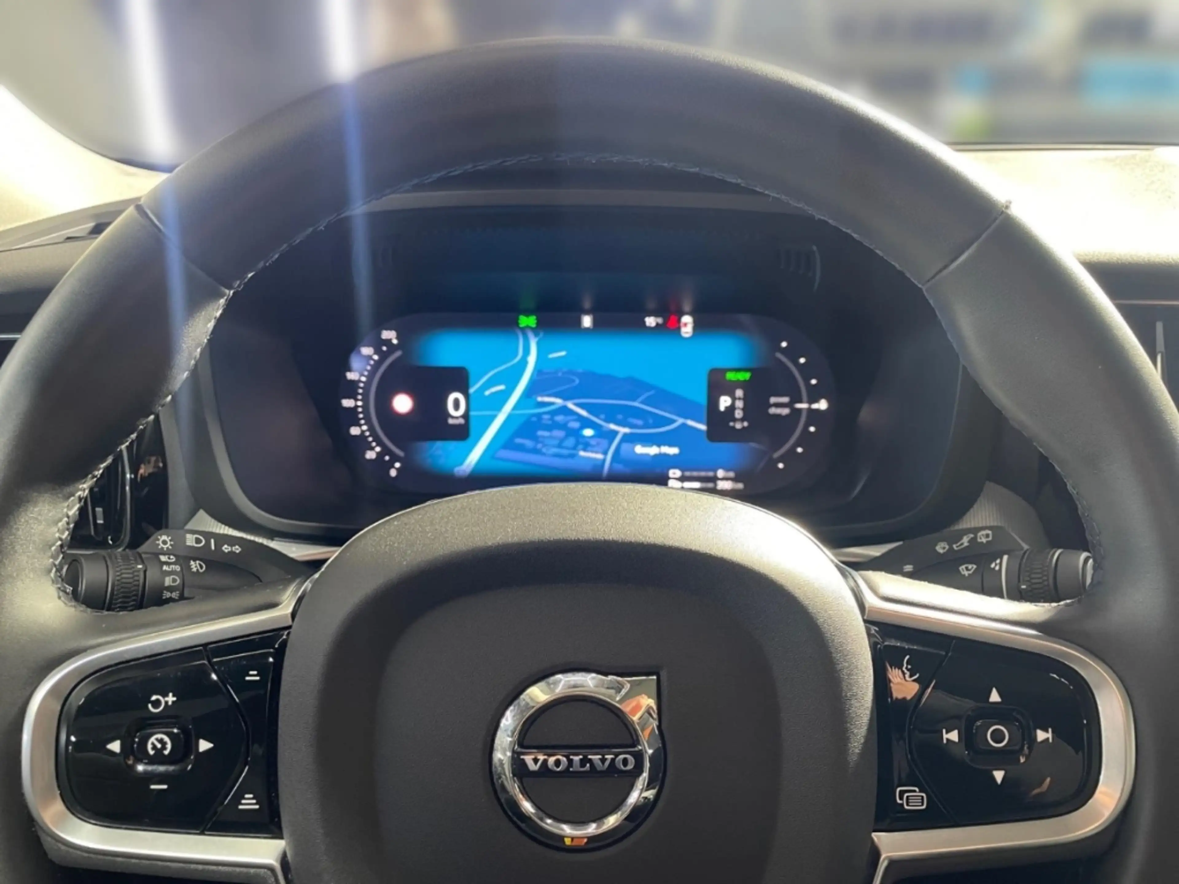 Volvo XC60 T6 AWD Plus Dark Pano 360Grad 21Zoll Head-Up — photo 8