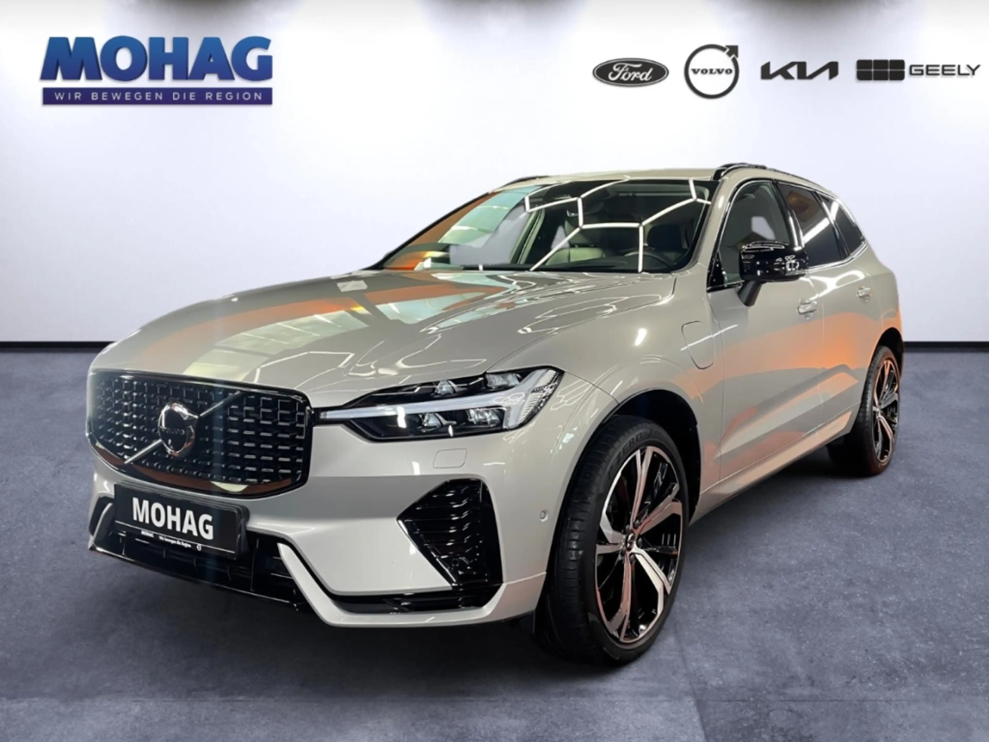 Volvo XC60 T6 AWD Plus Dark Pano 360Grad 21Zoll Head-Up