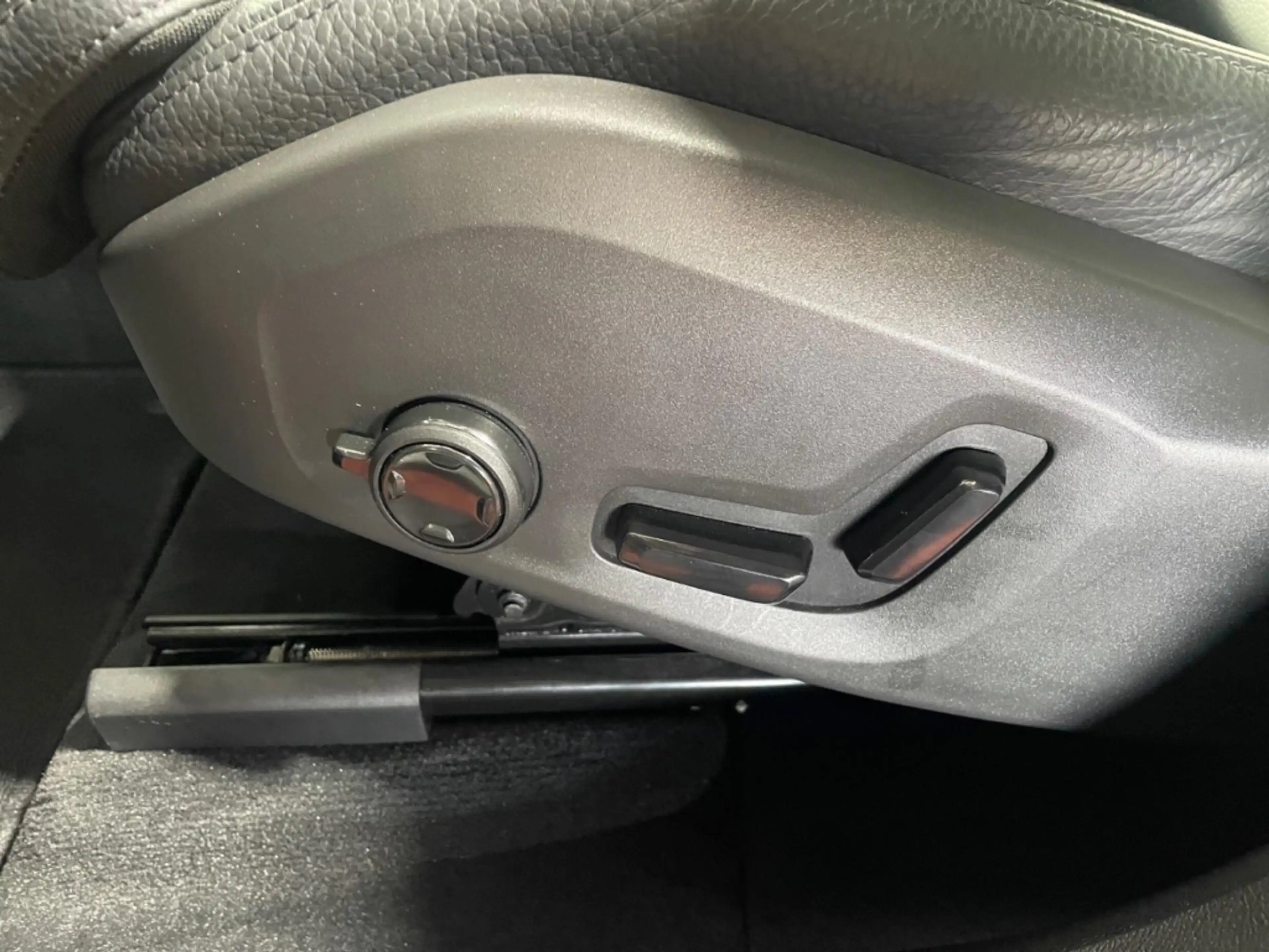 Volvo XC60 T6 AWD Plus Dark Pano 360Grad 21Zoll Head-Up — photo 14