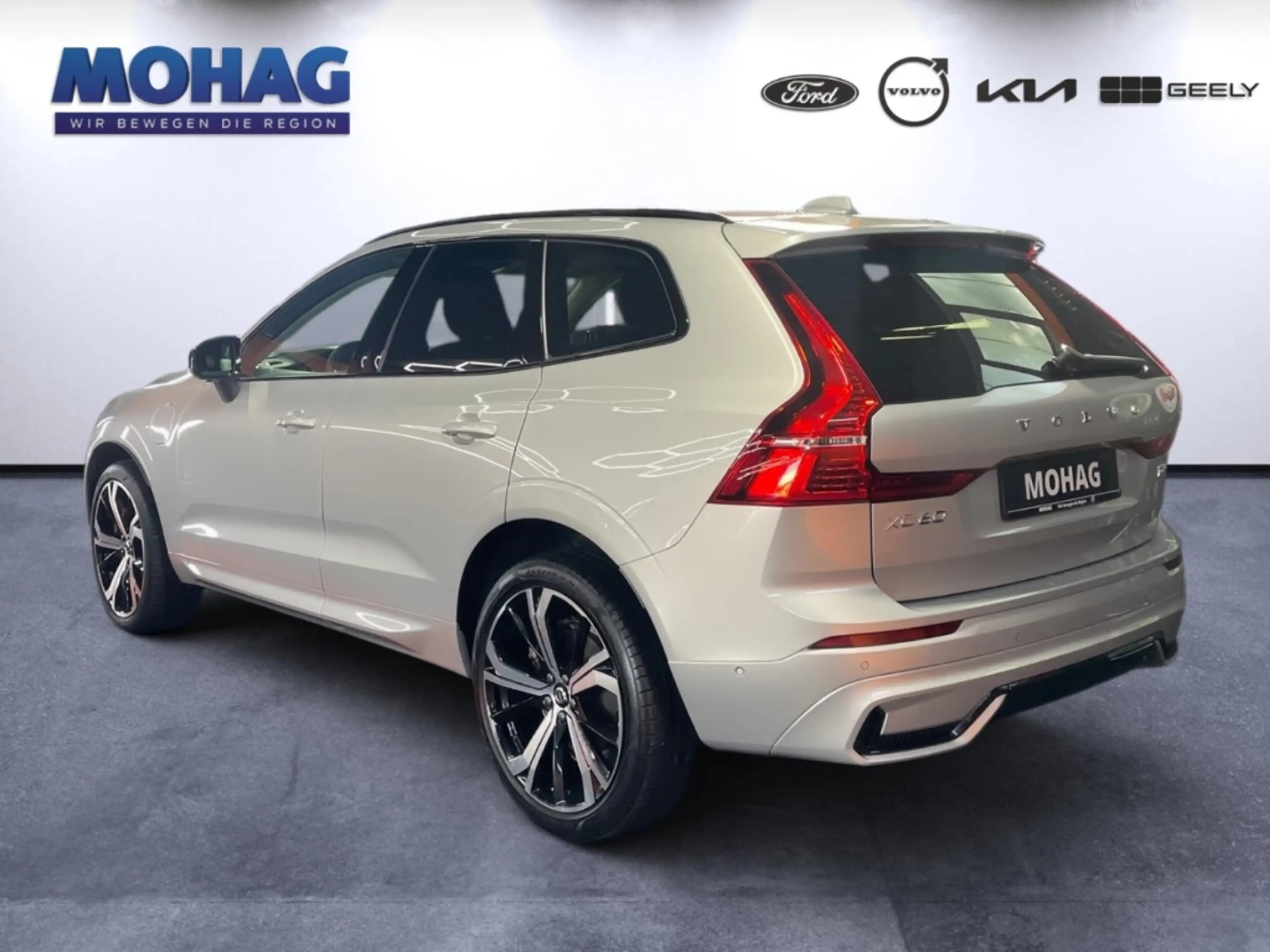 Volvo XC60 T6 AWD Plus Dark Pano 360Grad 21Zoll Head-Up — photo 4