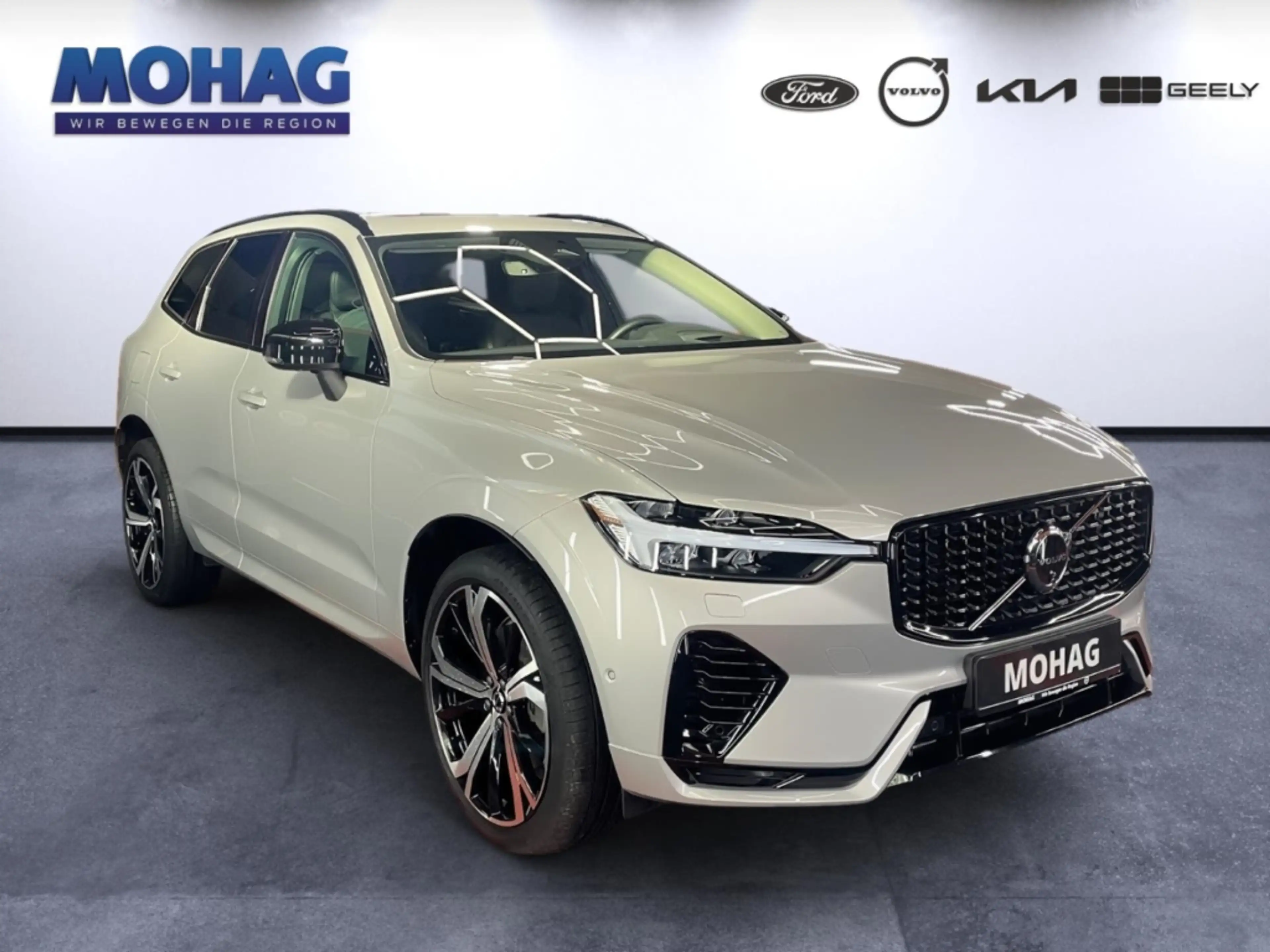 Volvo XC60 T6 AWD Plus Dark Pano 360Grad 21Zoll Head-Up — photo 2