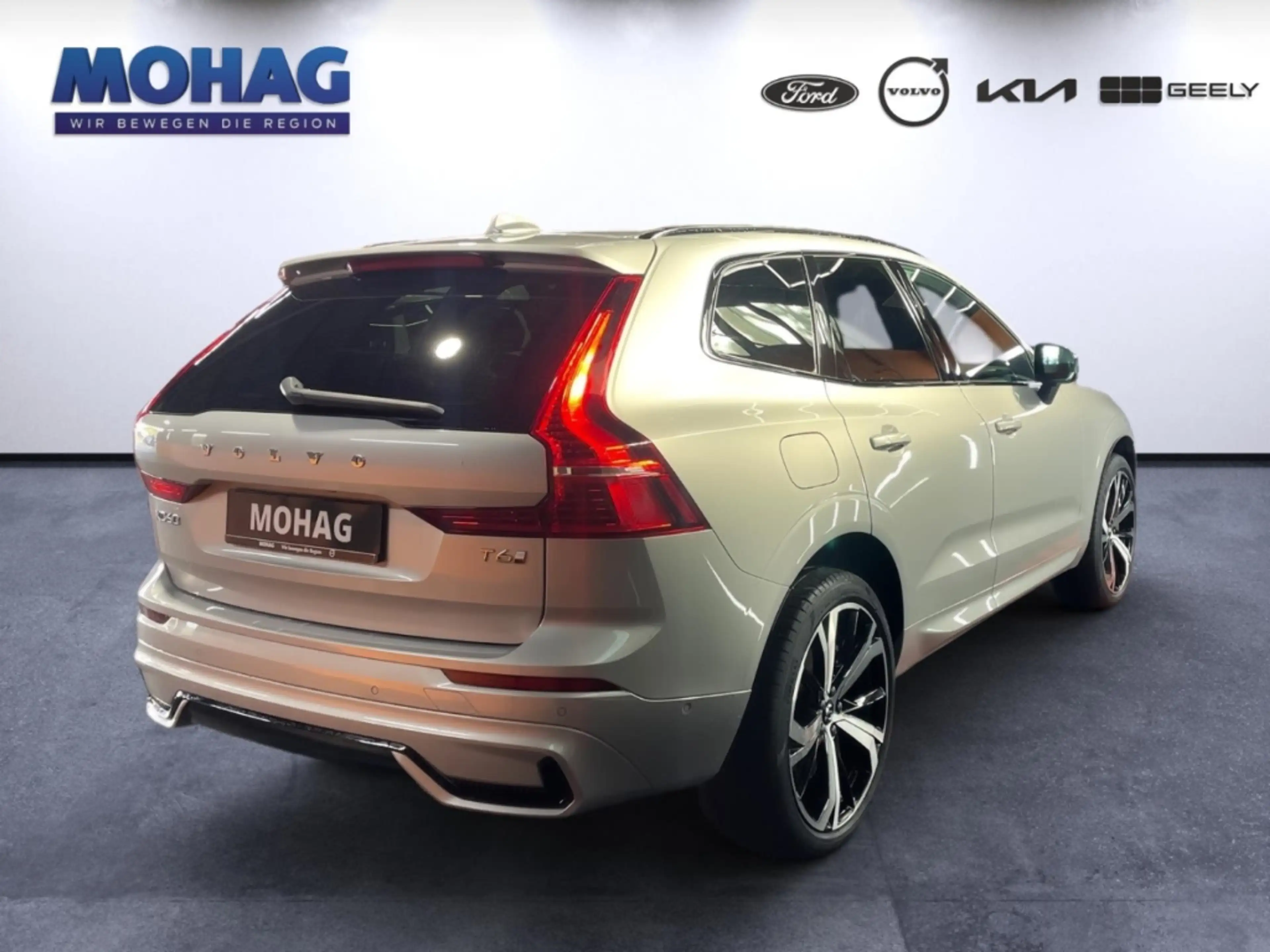 Volvo XC60 T6 AWD Plus Dark Pano 360Grad 21Zoll Head-Up — photo 3
