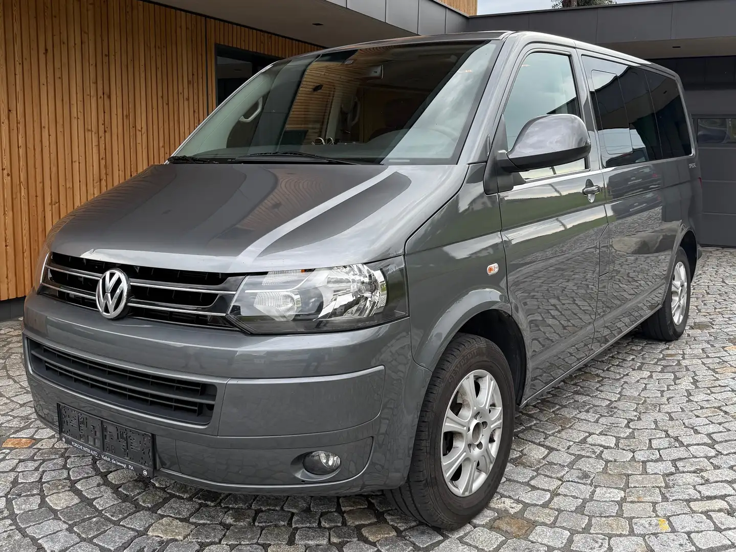 Volkswagen T5 Multivan Special 2,0 TDI D-PF Gris - 1