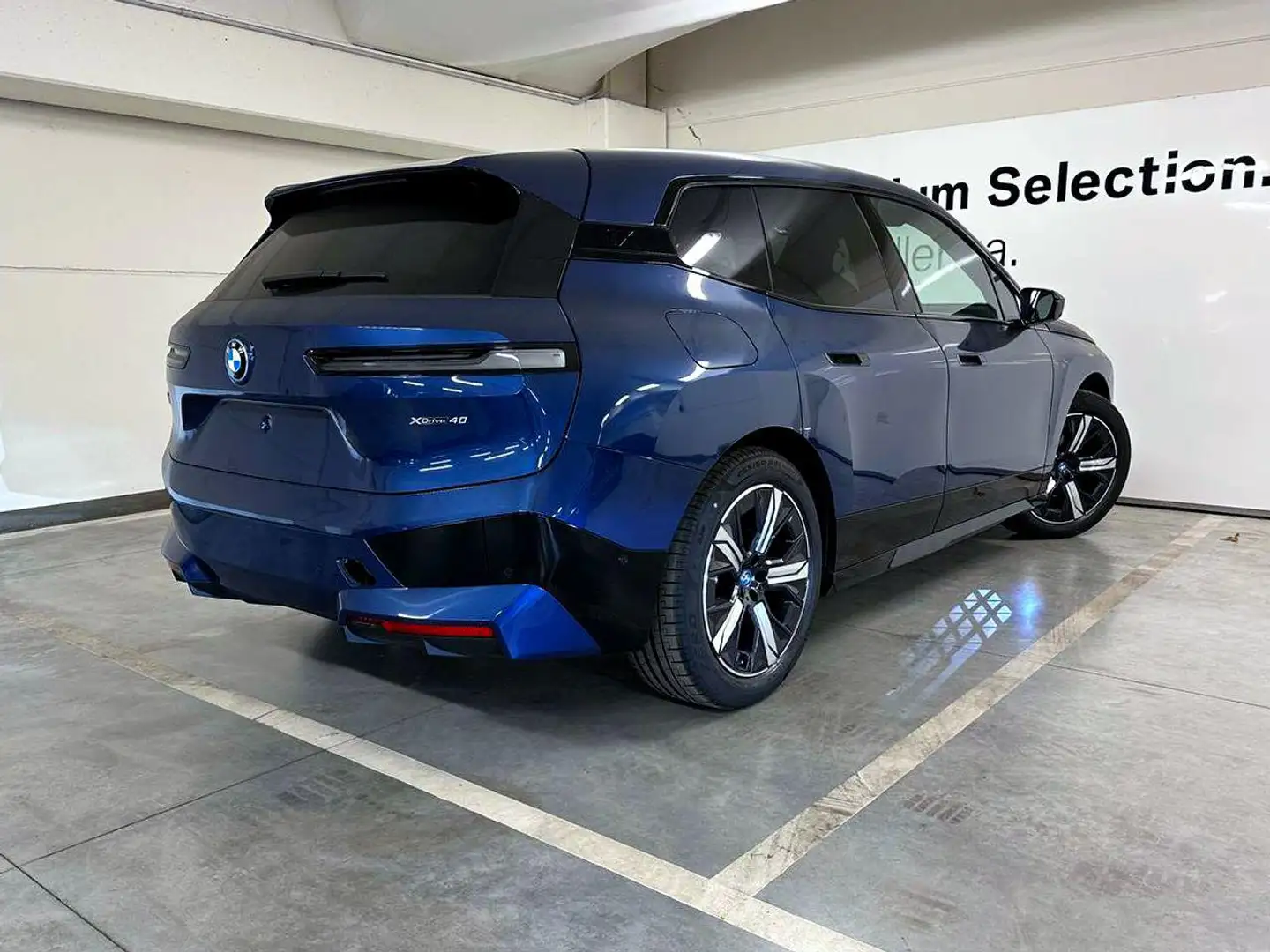 BMW iX xDrive40 Pacchetto Sportivo Bleu - 2