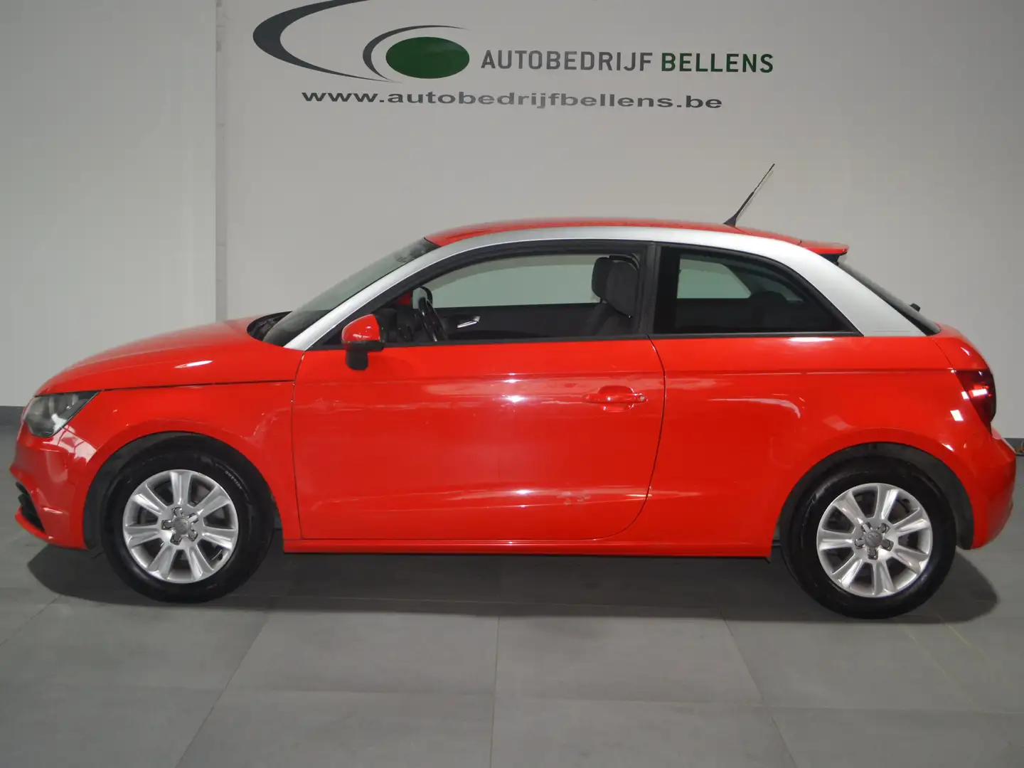 Audi A1 A1 1.6 TDI Attraction / TOP VOOR STARTERS Rood - 1