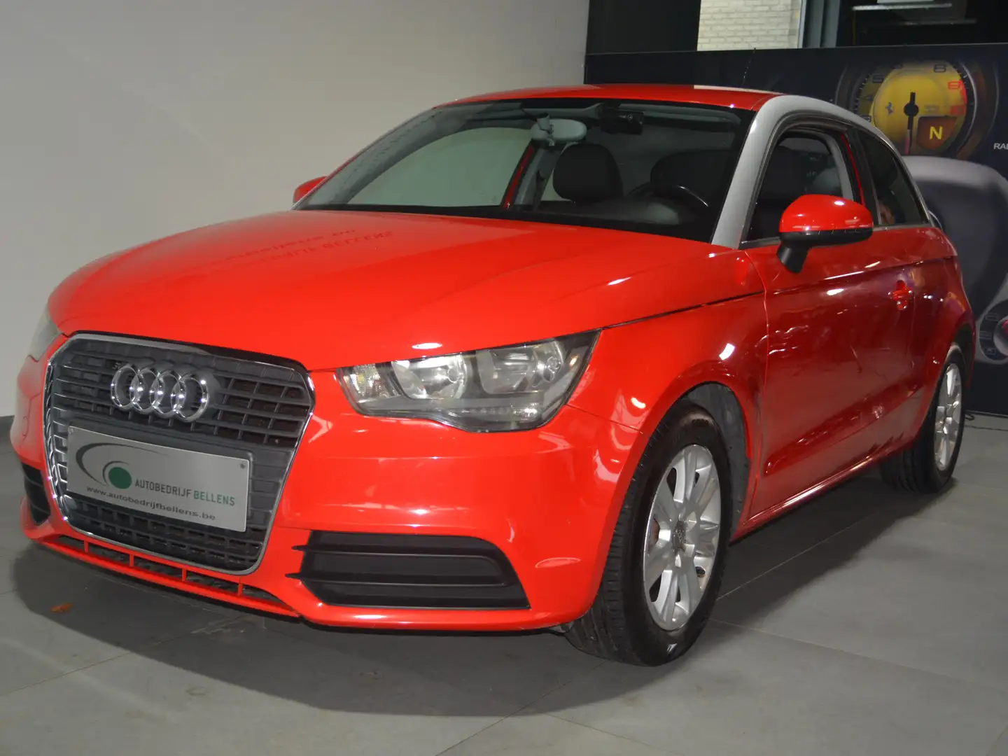 Audi A1 A1 1.6 TDI Attraction / TOP VOOR STARTERS Rood - 2