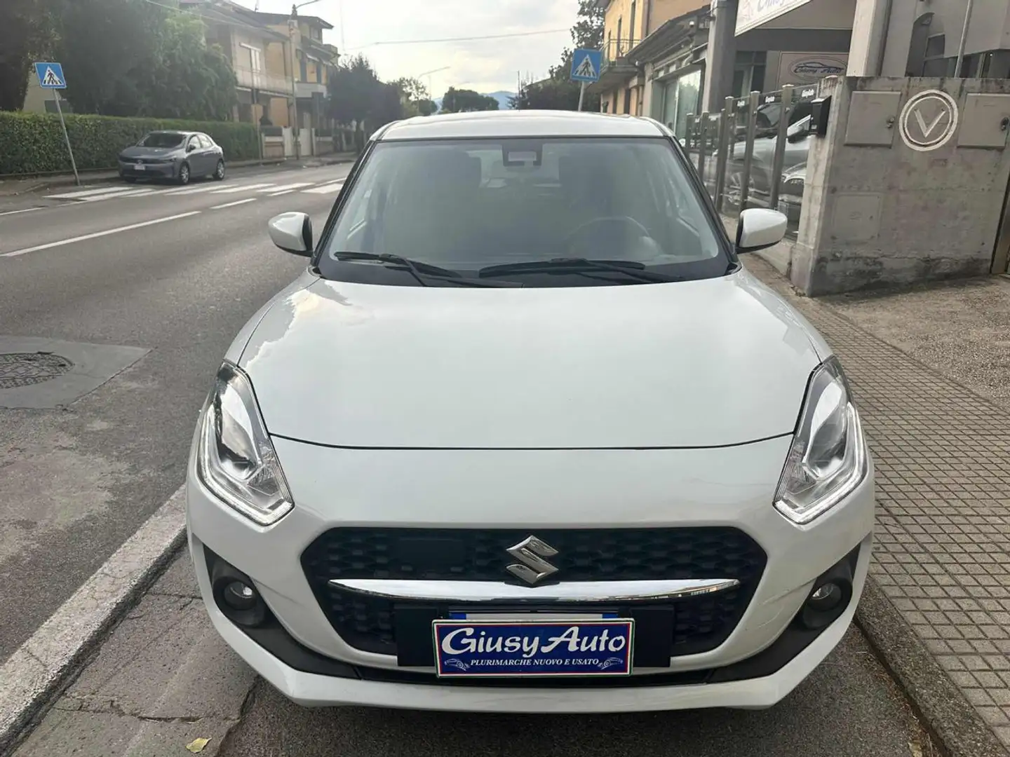 Suzuki Swift 1.2 Hybrid Cool White - 2