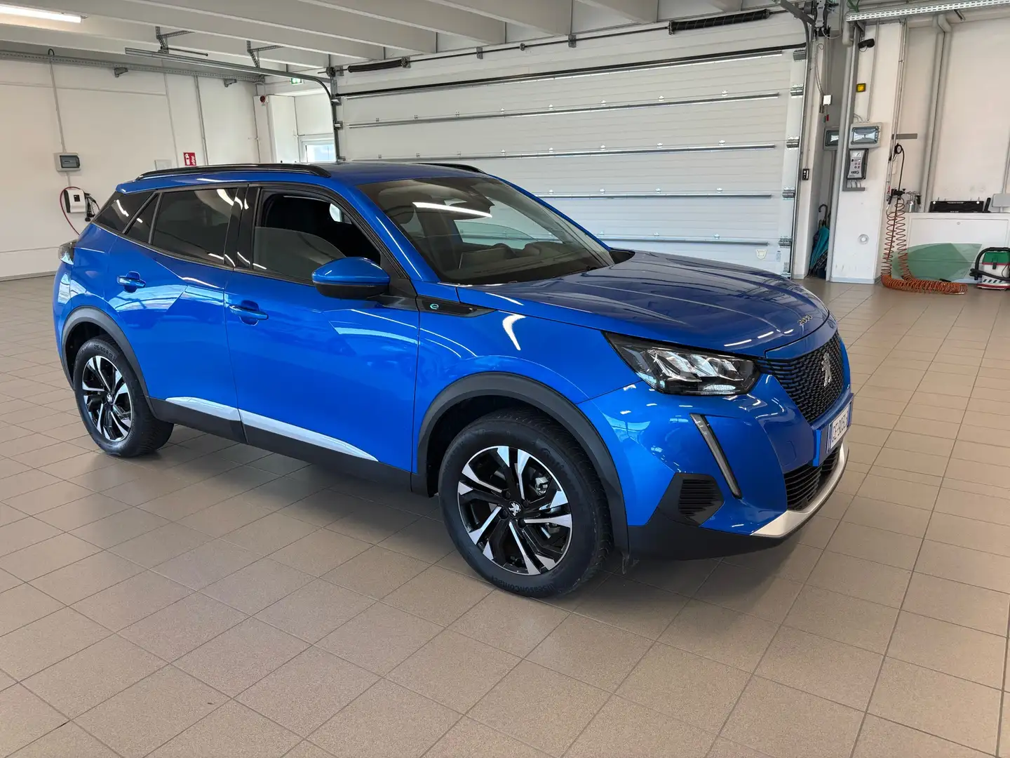 Peugeot 2008 e-2008 Allure 100kW Azul - 1