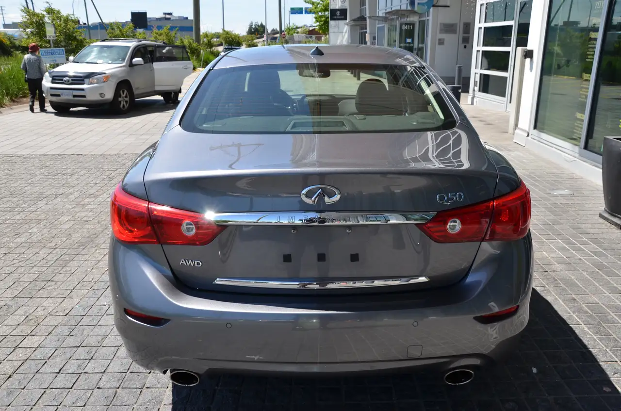 Infiniti Q50 снимка Infiniti Q50