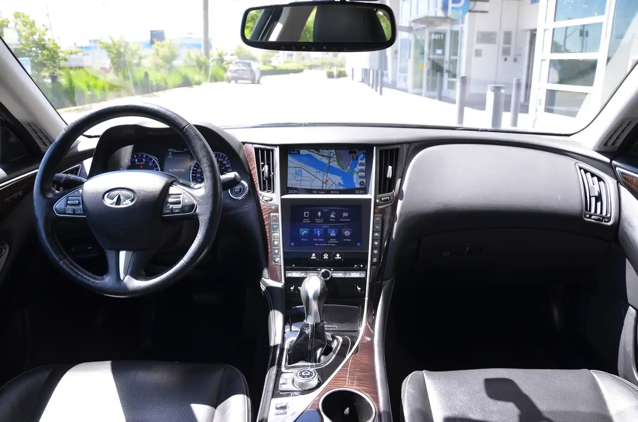 Infiniti Q50 снимка Infiniti Q50