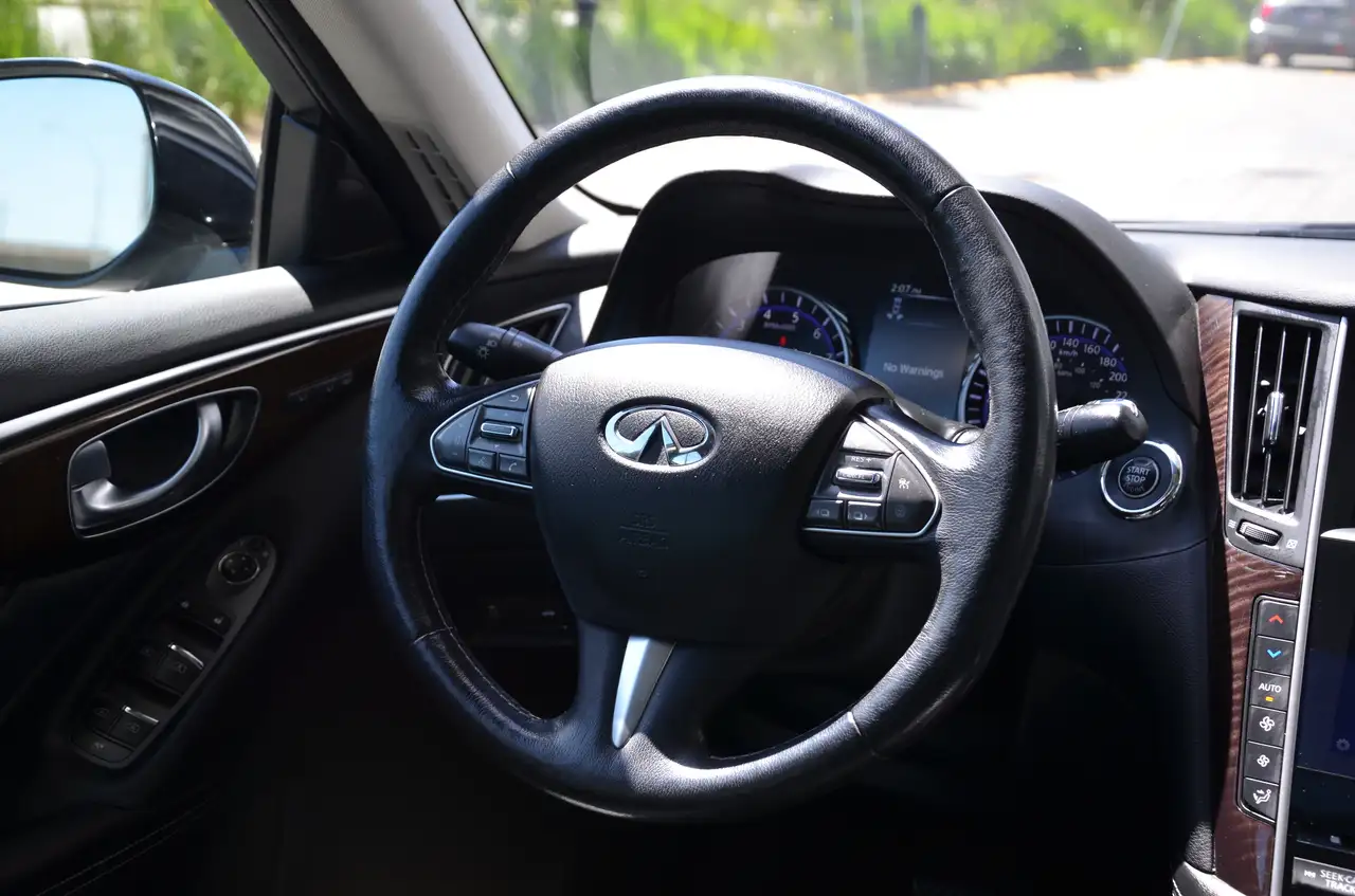 Infiniti Q50 снимка Infiniti Q50